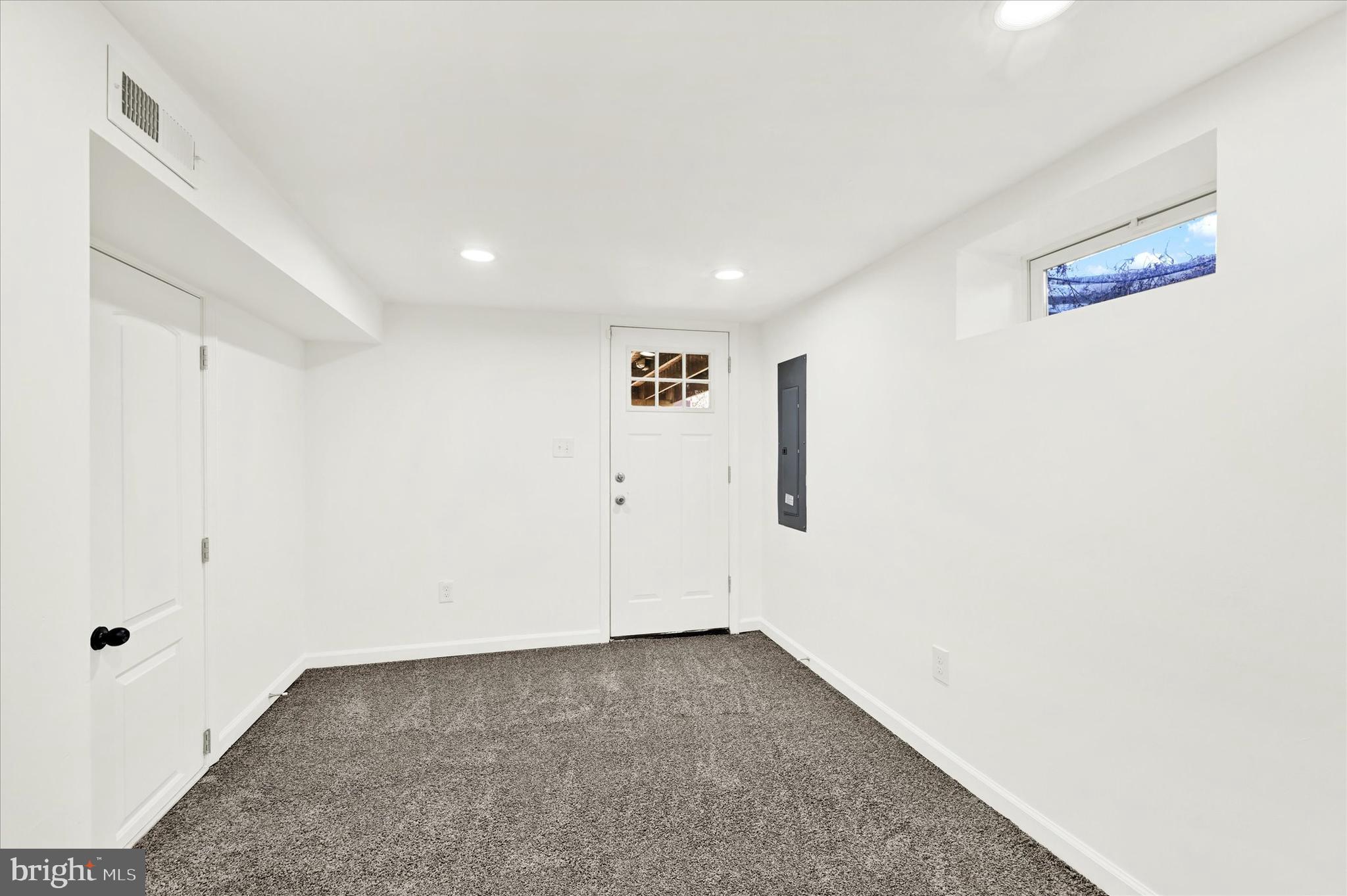 2000 Summit Ave