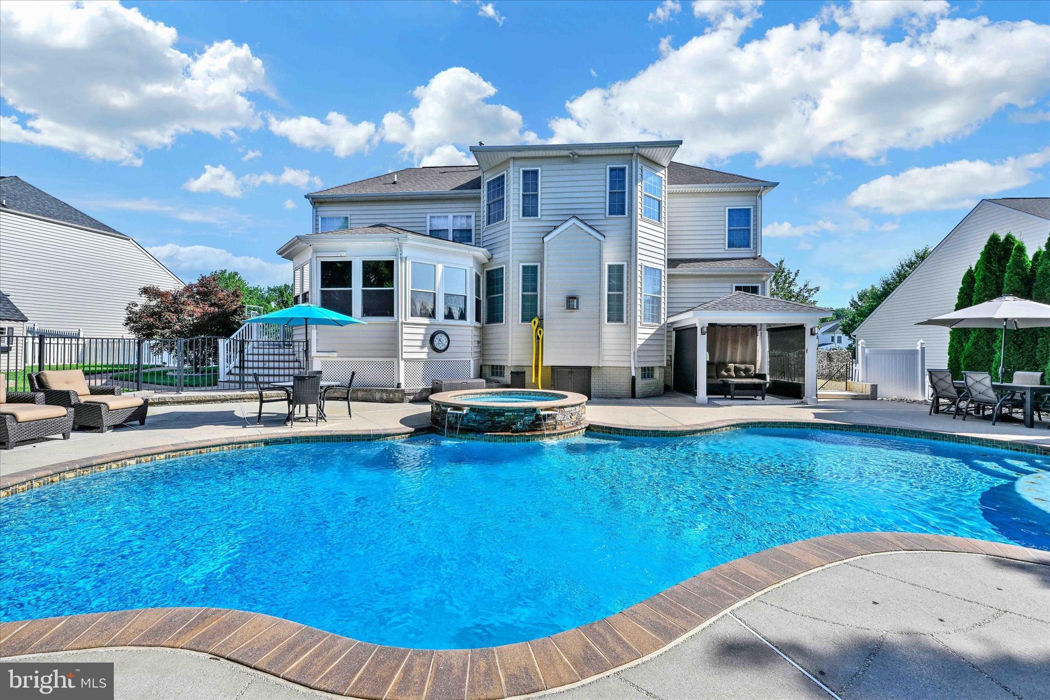 807 Dominion Ln