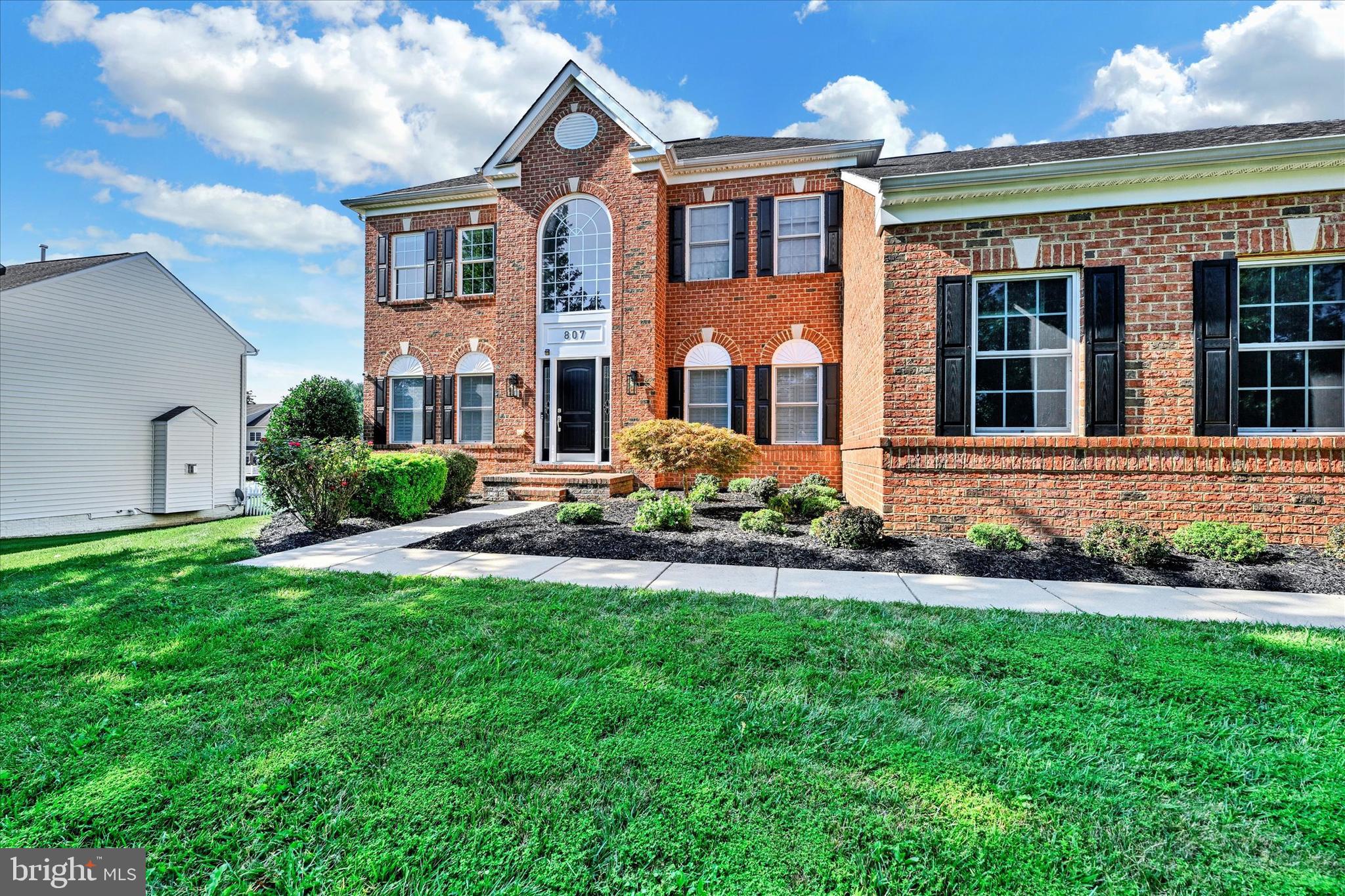 807 Dominion Ln