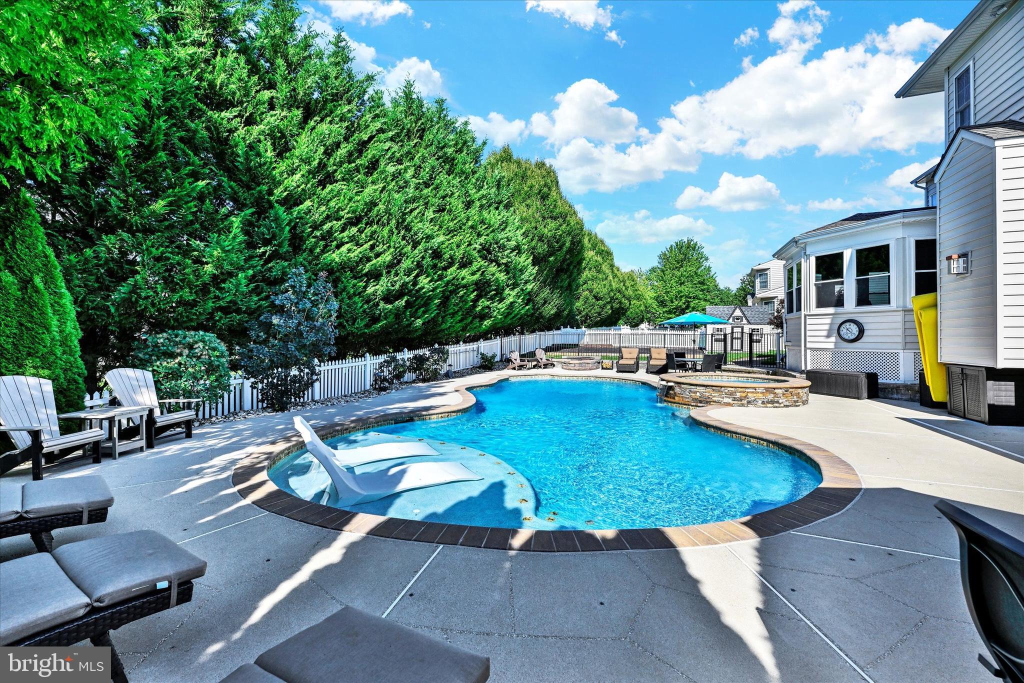807 Dominion Ln