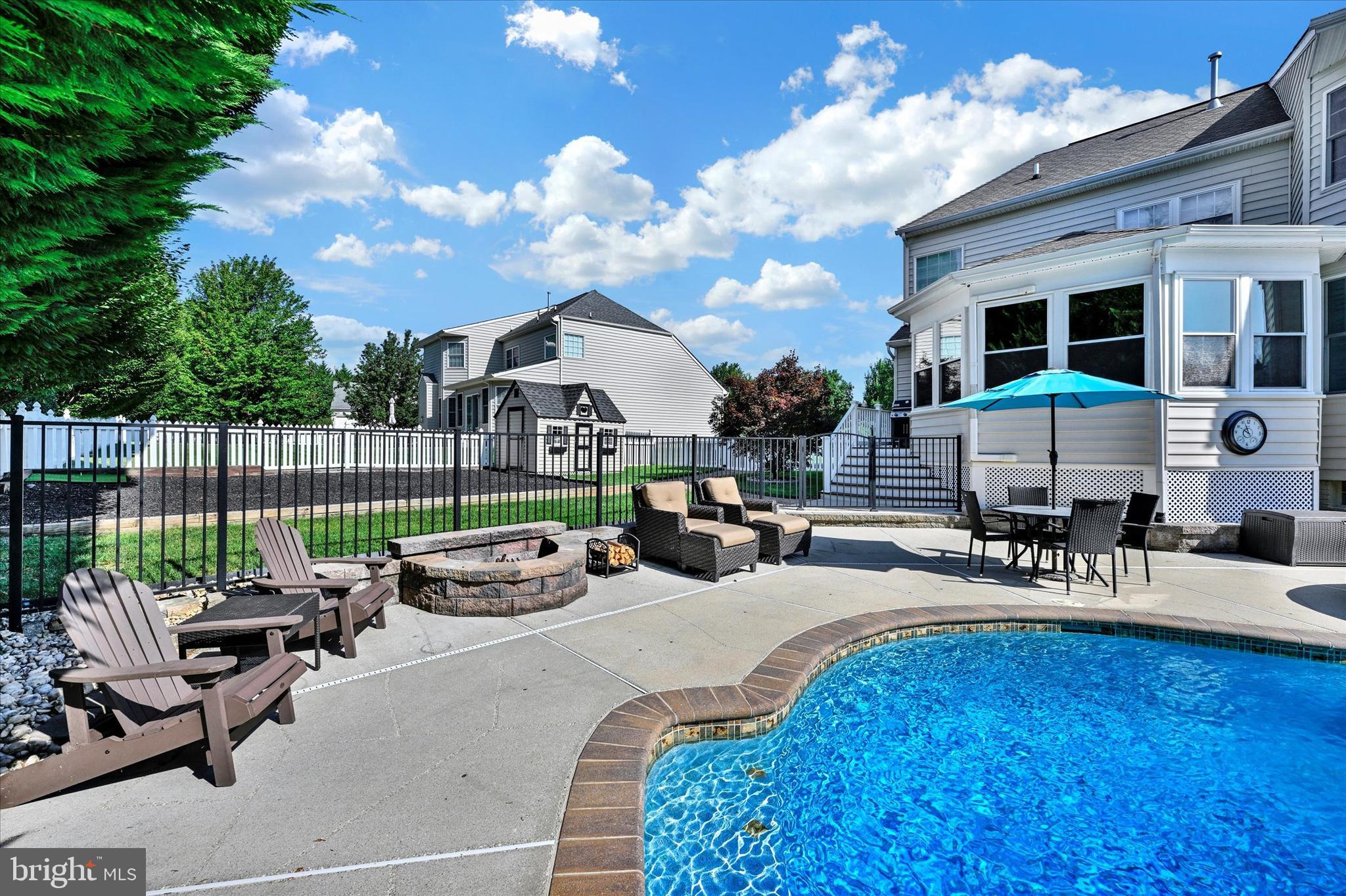 807 Dominion Ln