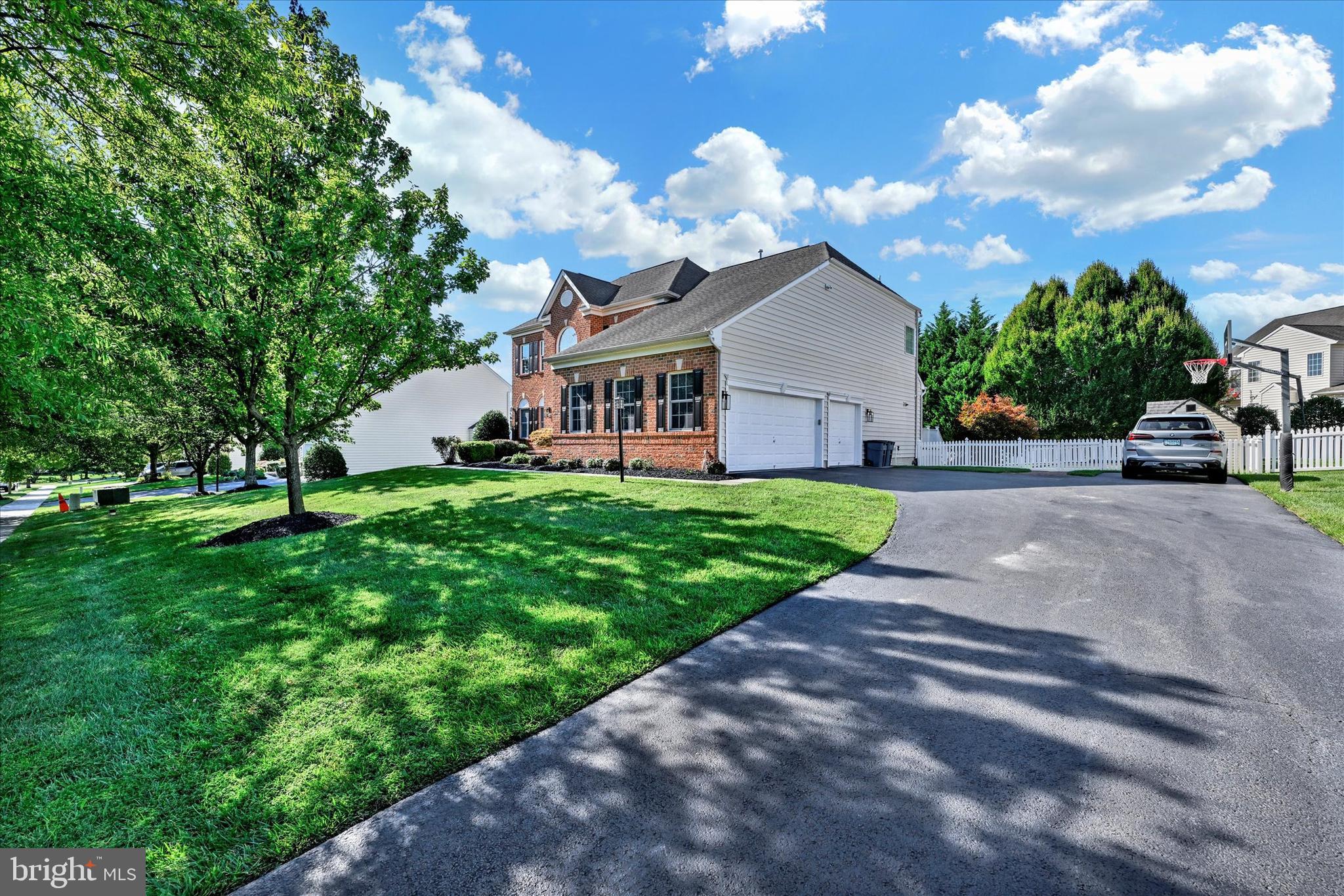 807 Dominion Ln