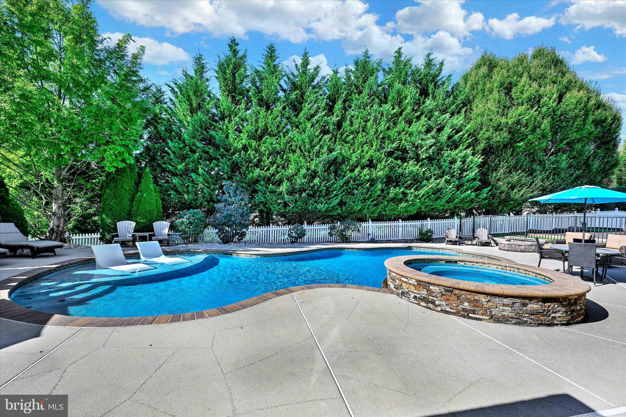 807 Dominion Ln