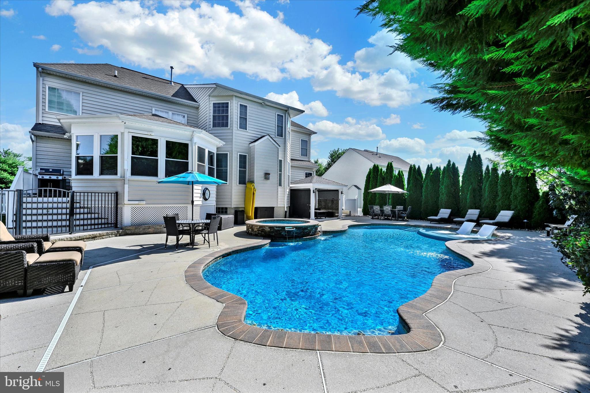 807 Dominion Ln