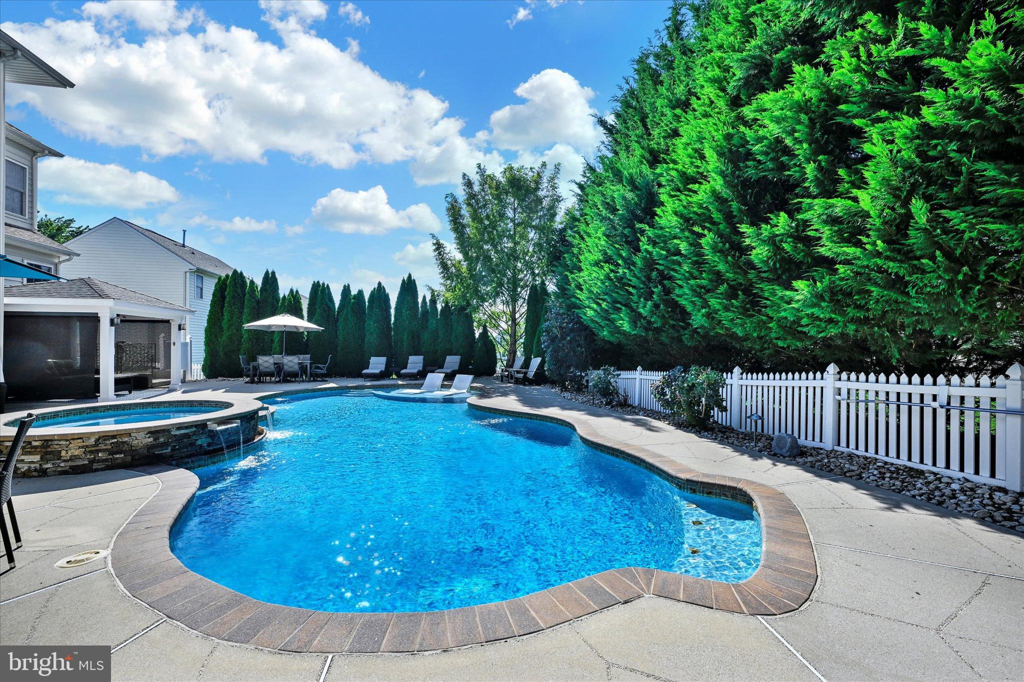 807 Dominion Ln