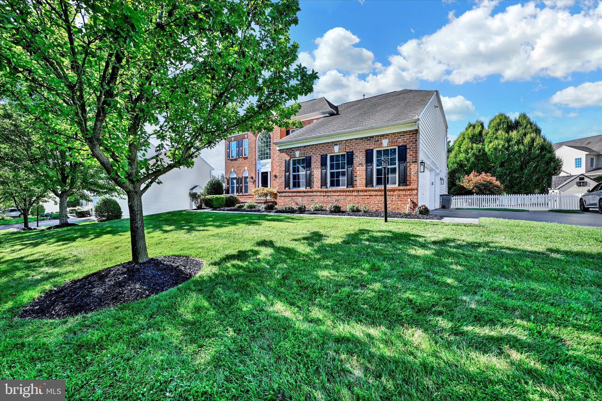 807 Dominion Ln