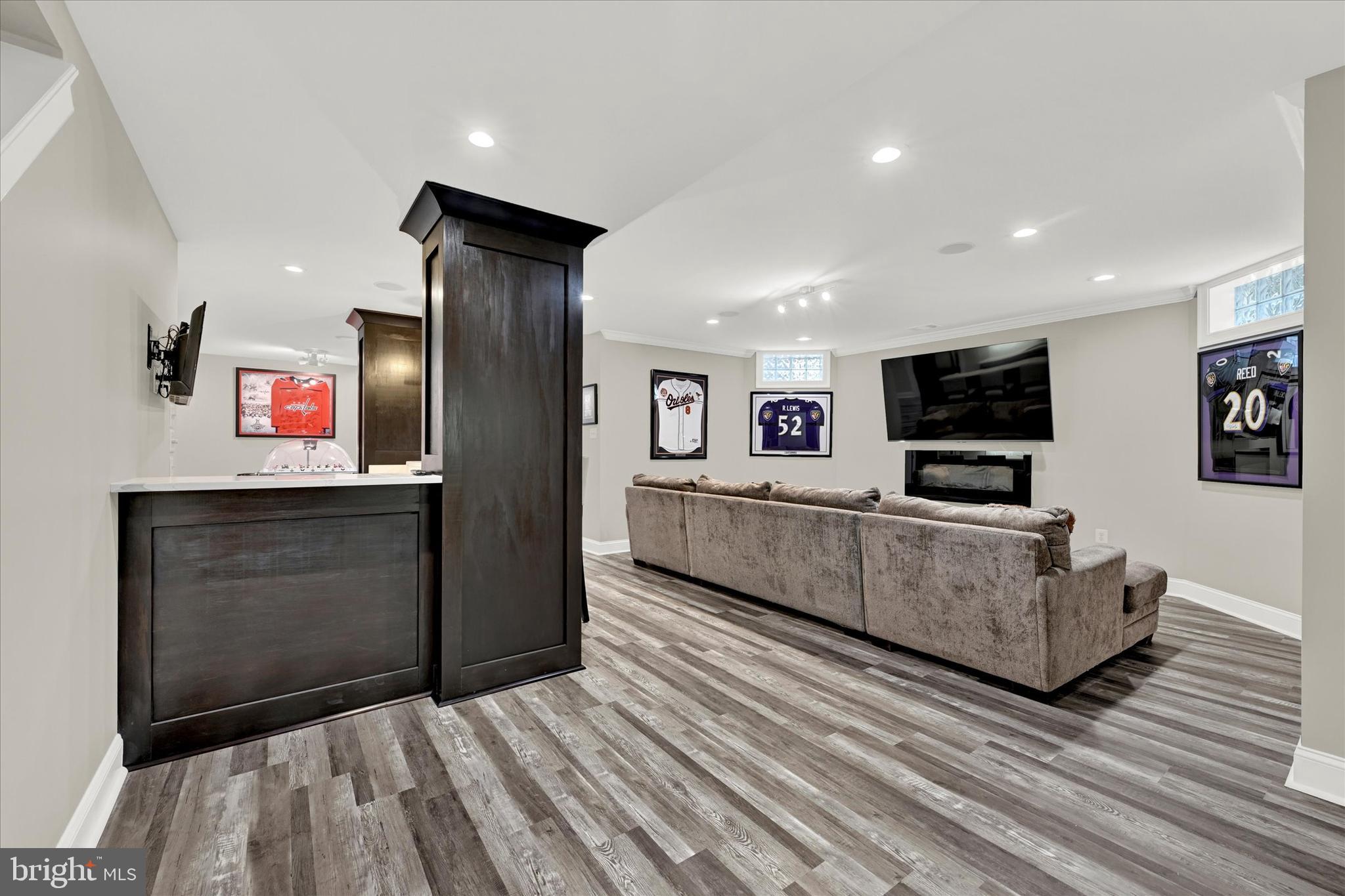 807 Dominion Ln
