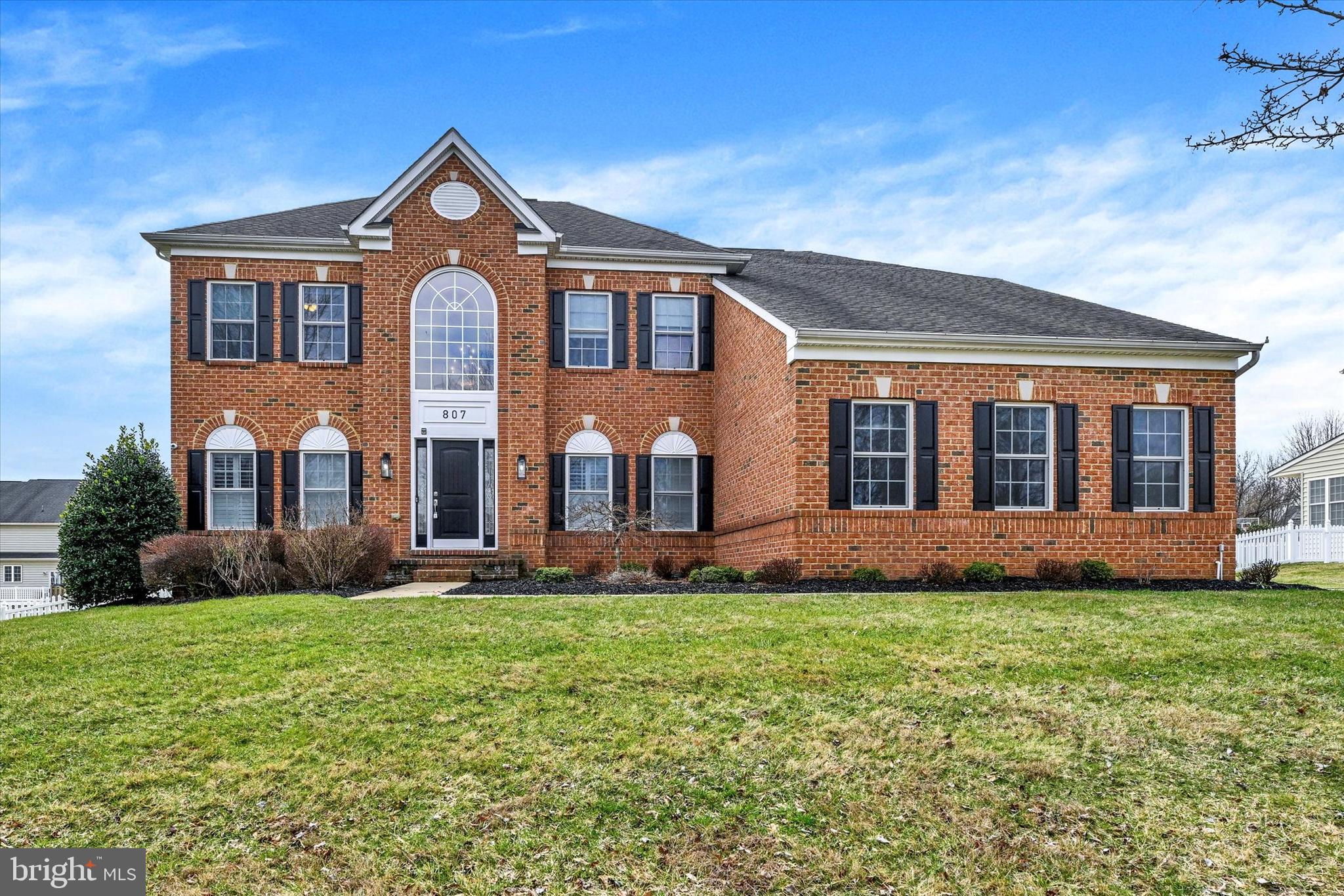 807 Dominion Ln