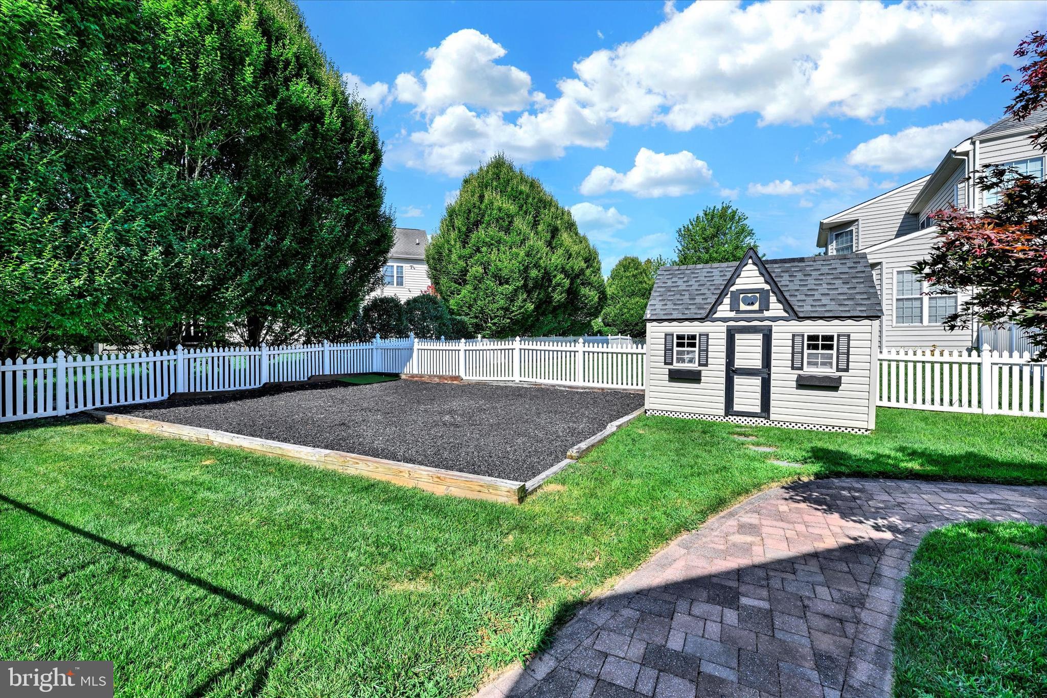 807 Dominion Ln