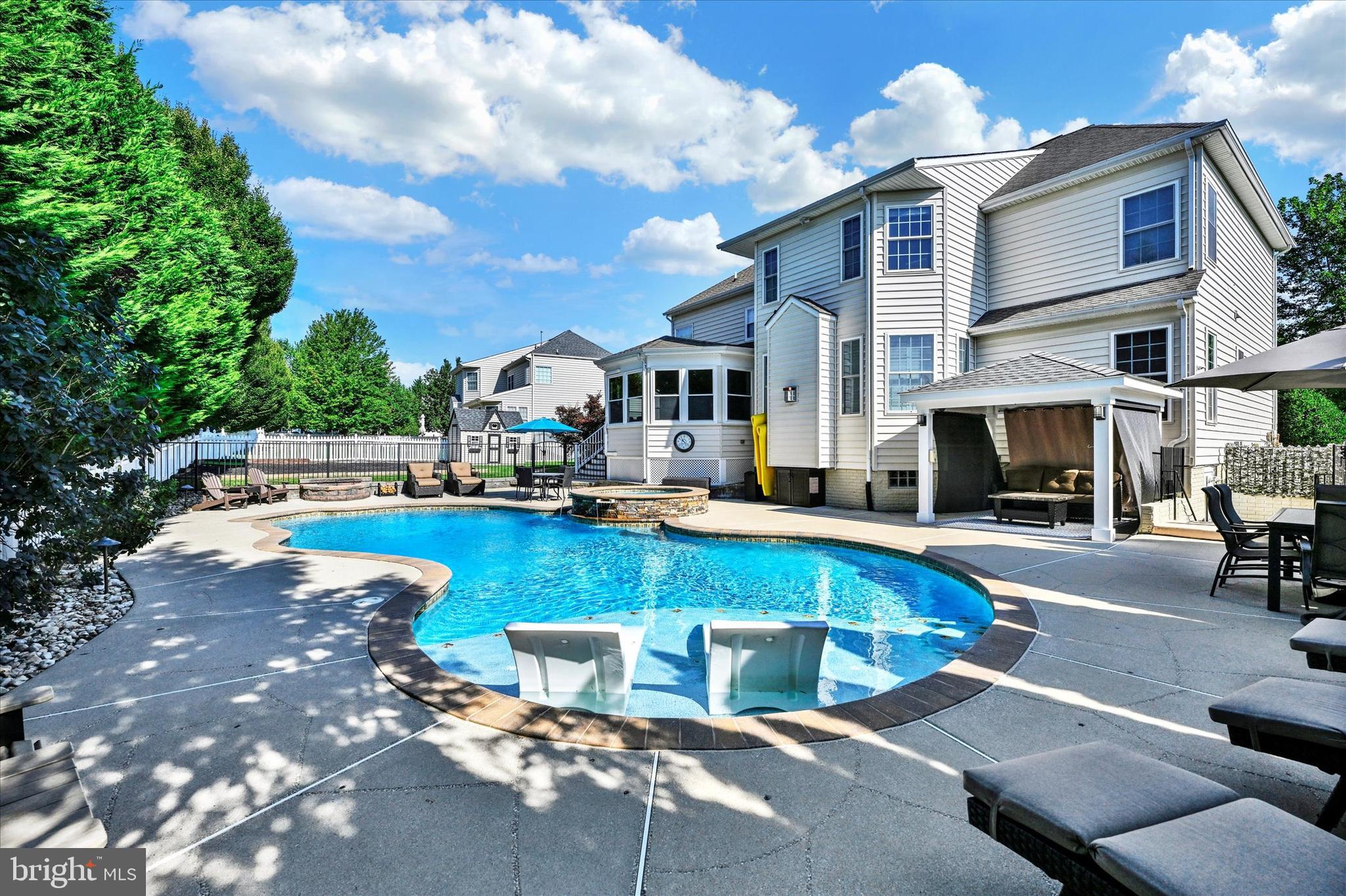 807 Dominion Ln