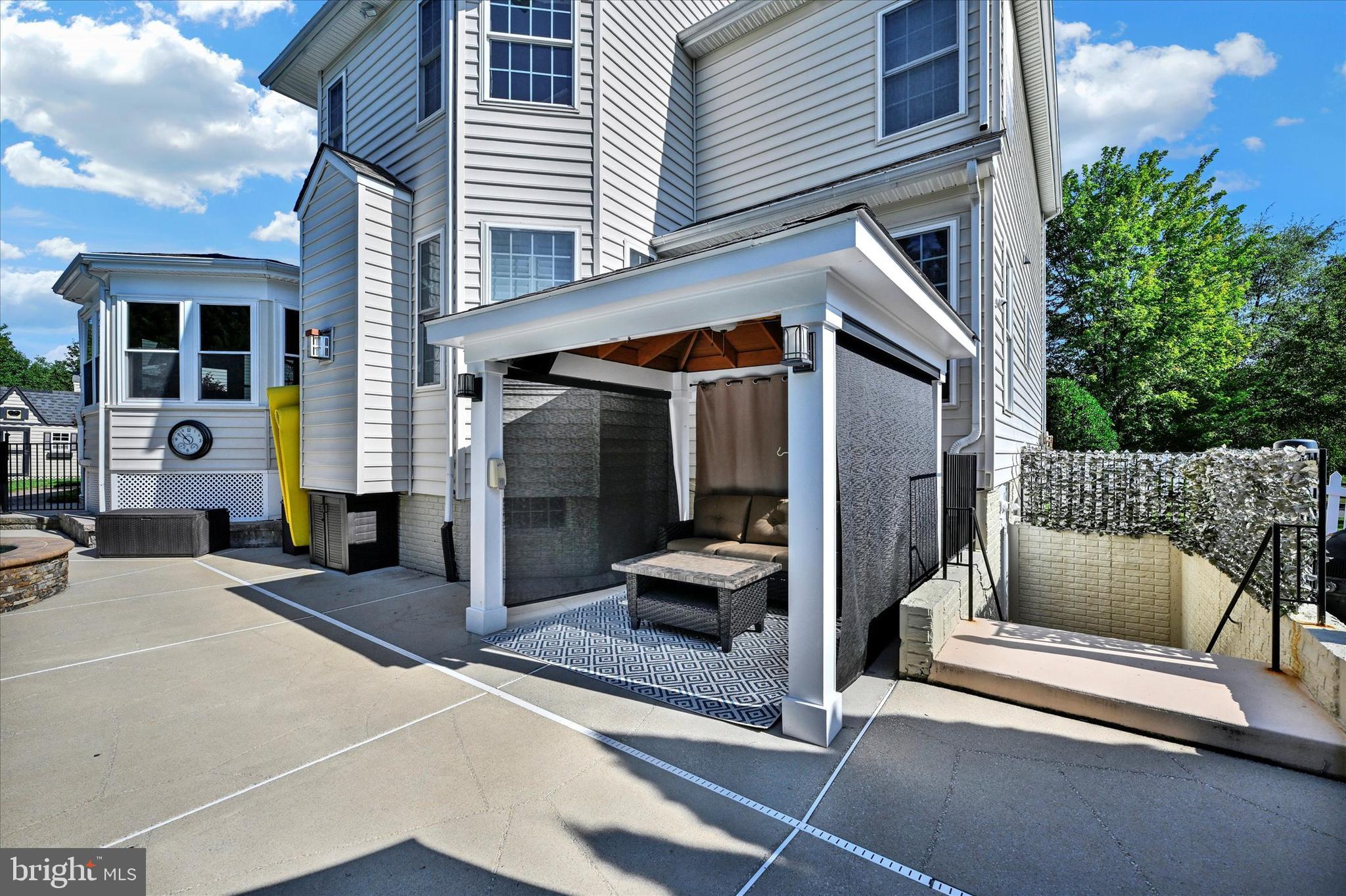 807 Dominion Ln