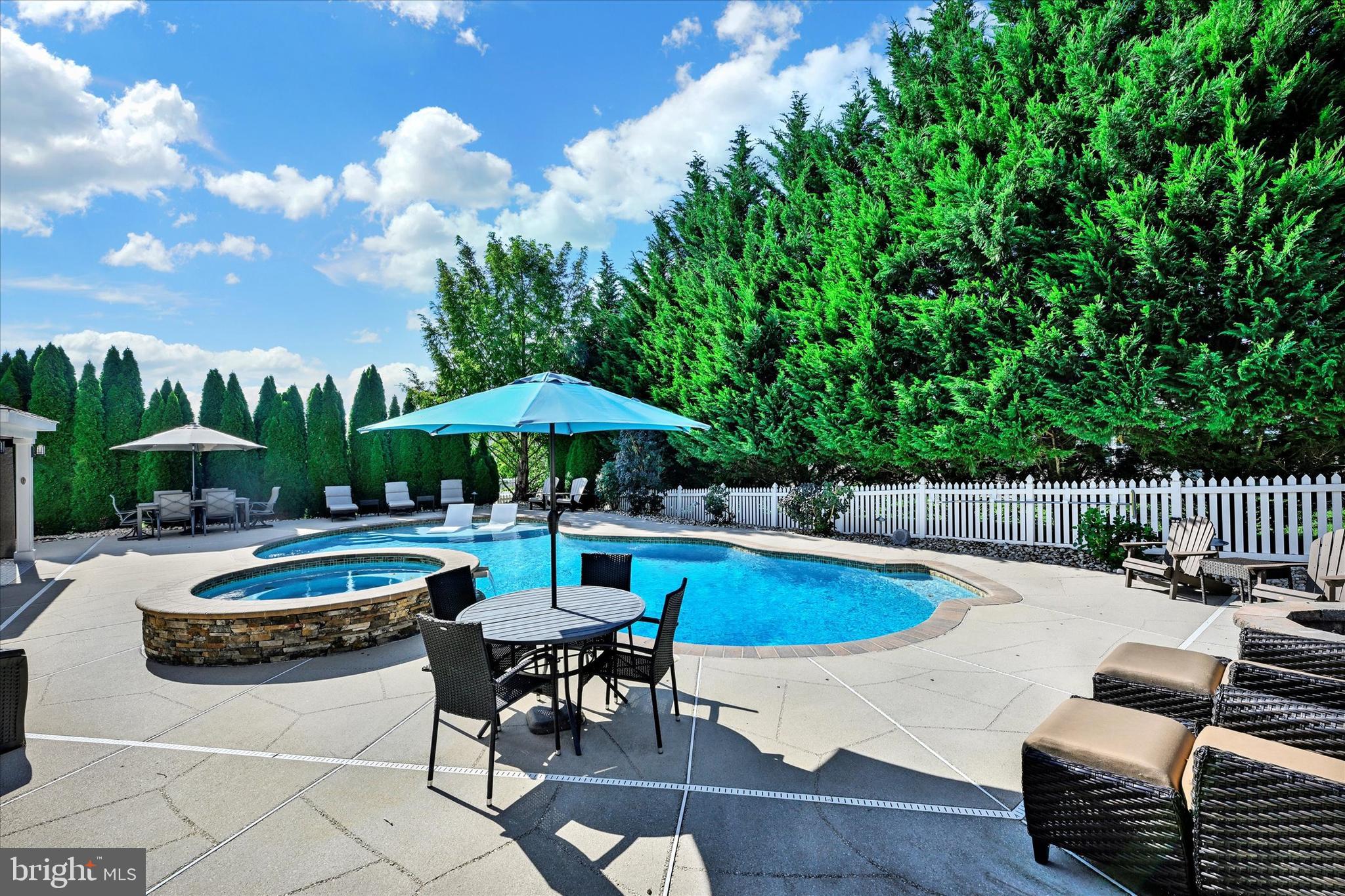 807 Dominion Ln