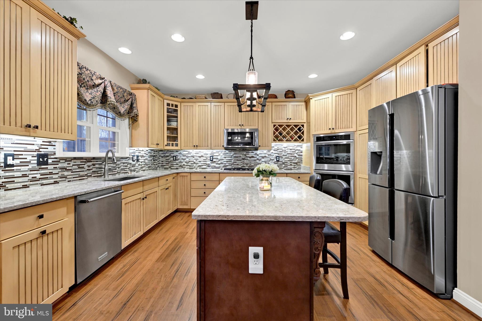 807 Dominion Ln