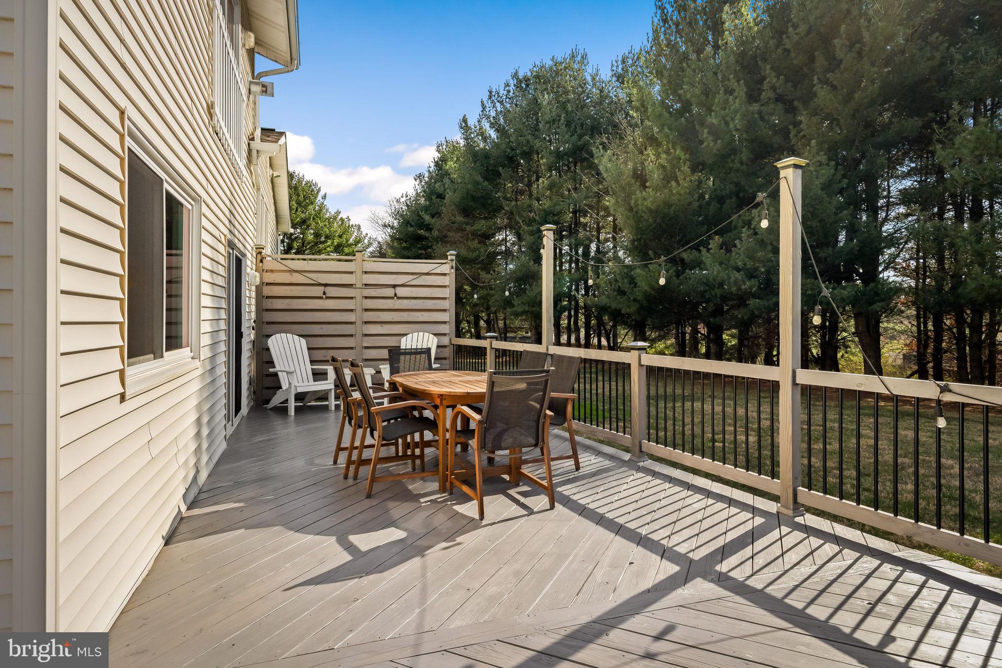6 Hounds Hollow Ct