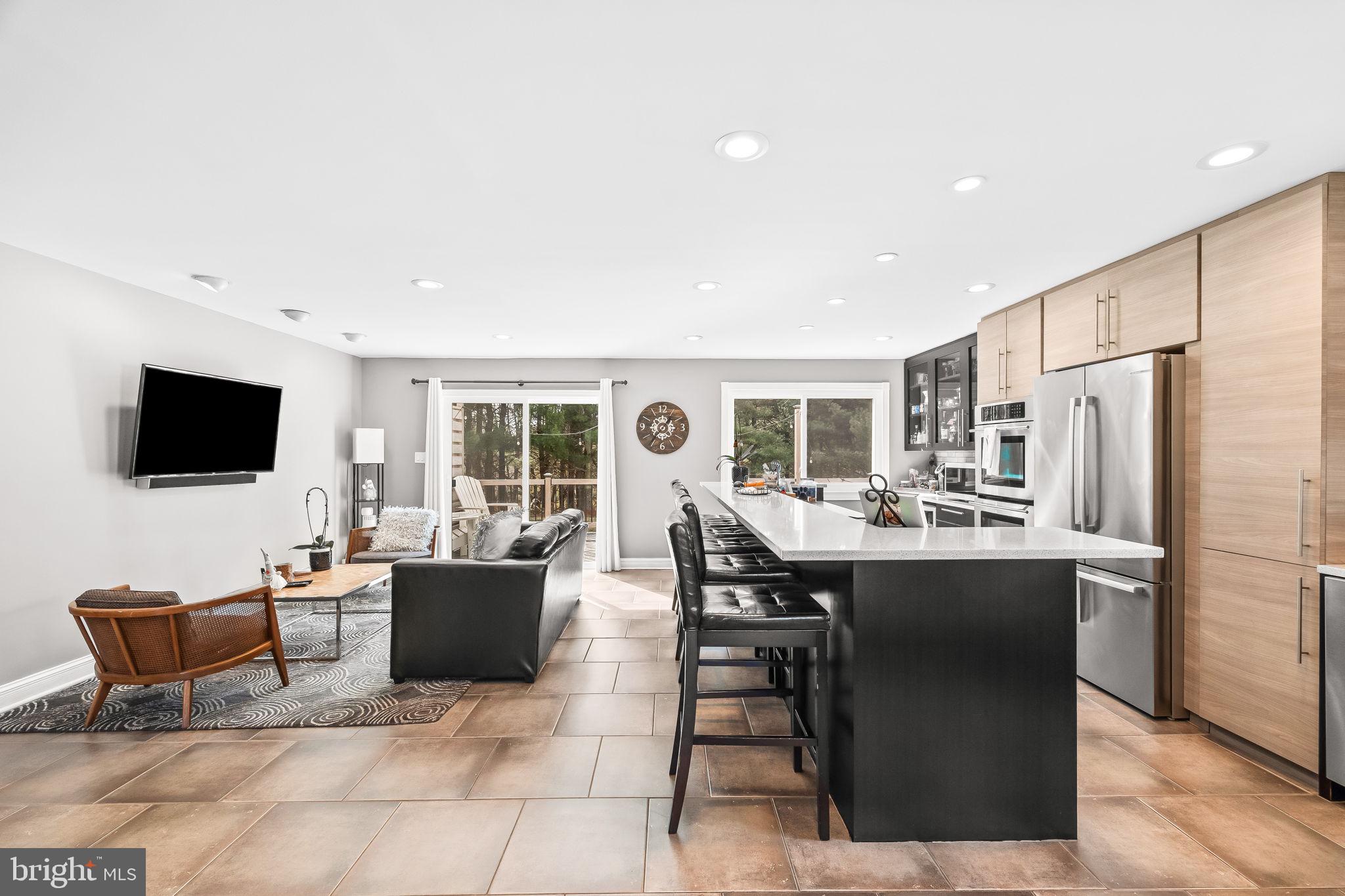 6 Hounds Hollow Ct