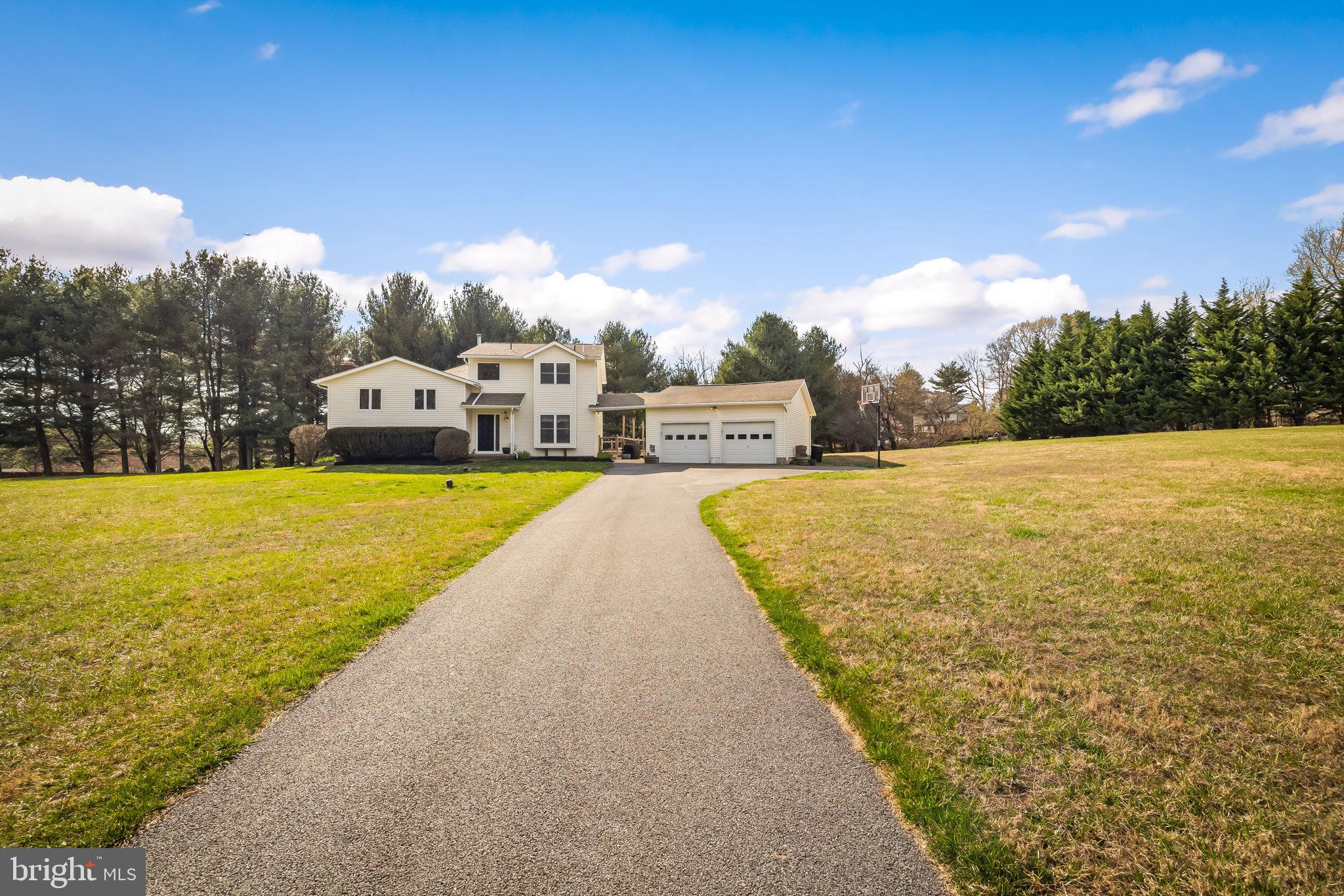 6 Hounds Hollow Ct