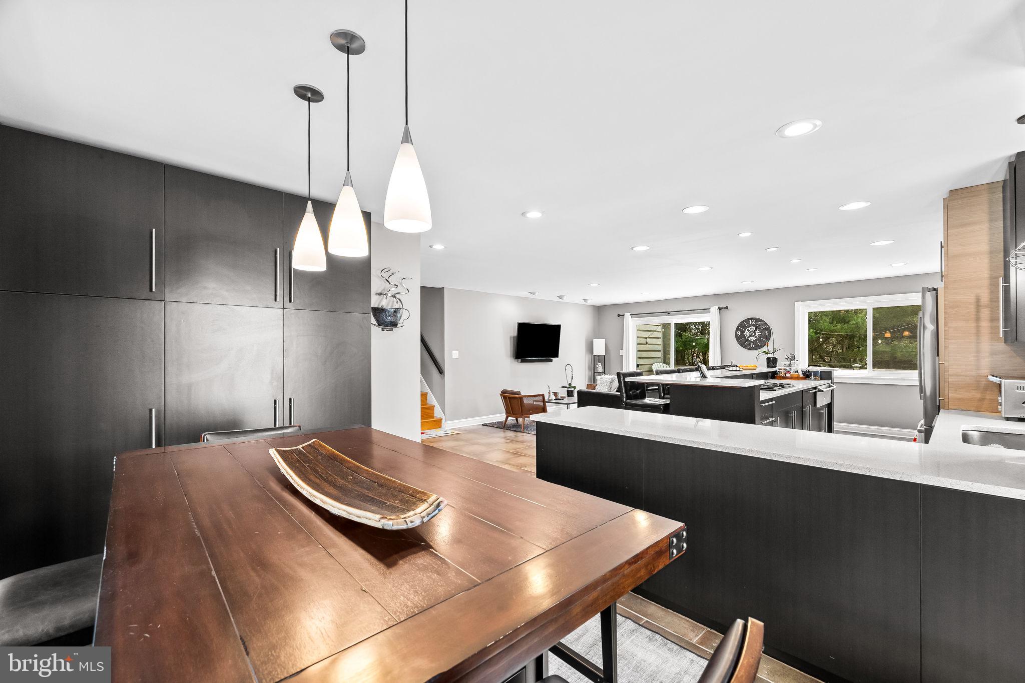 6 Hounds Hollow Ct