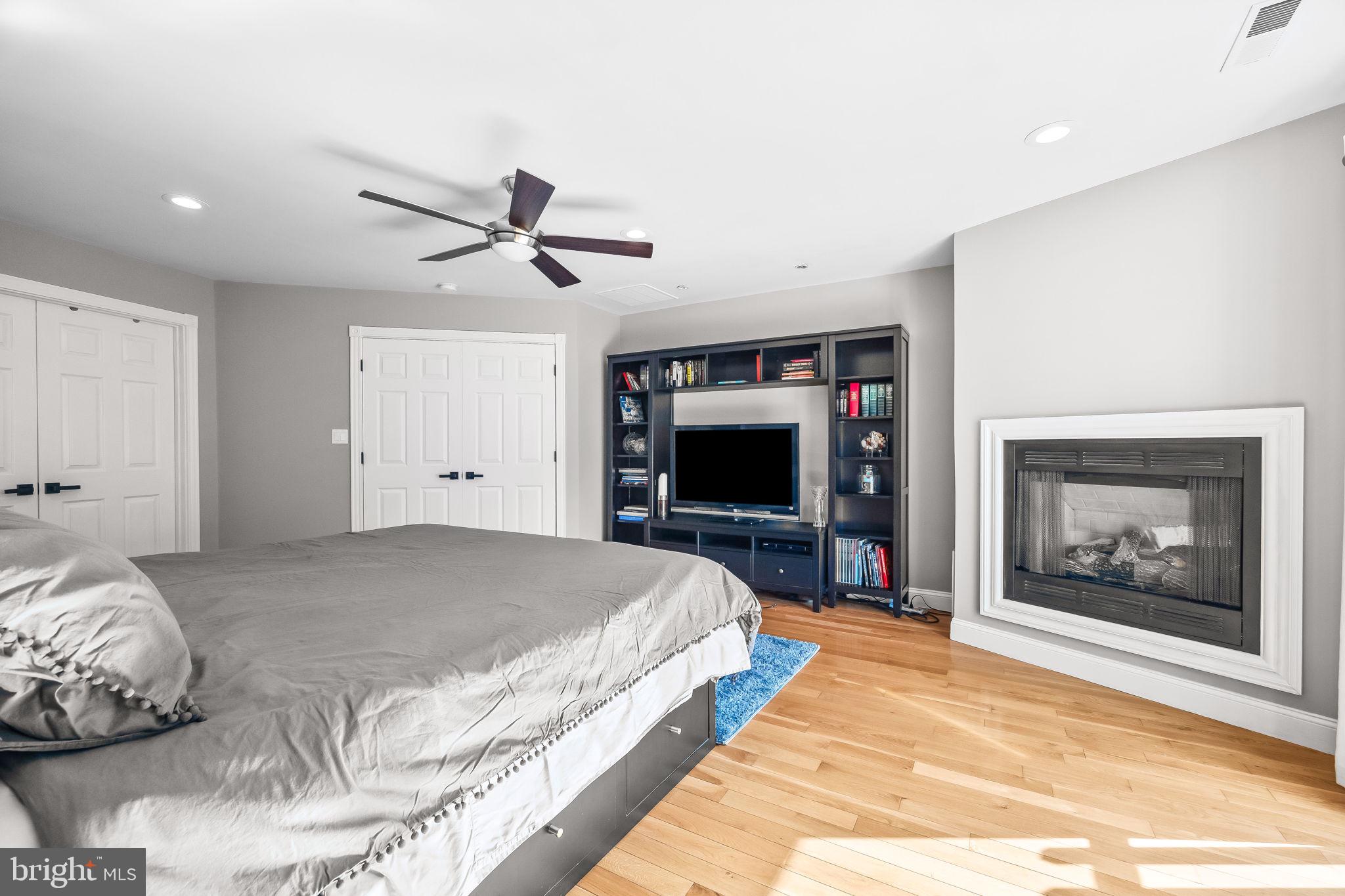 6 Hounds Hollow Ct