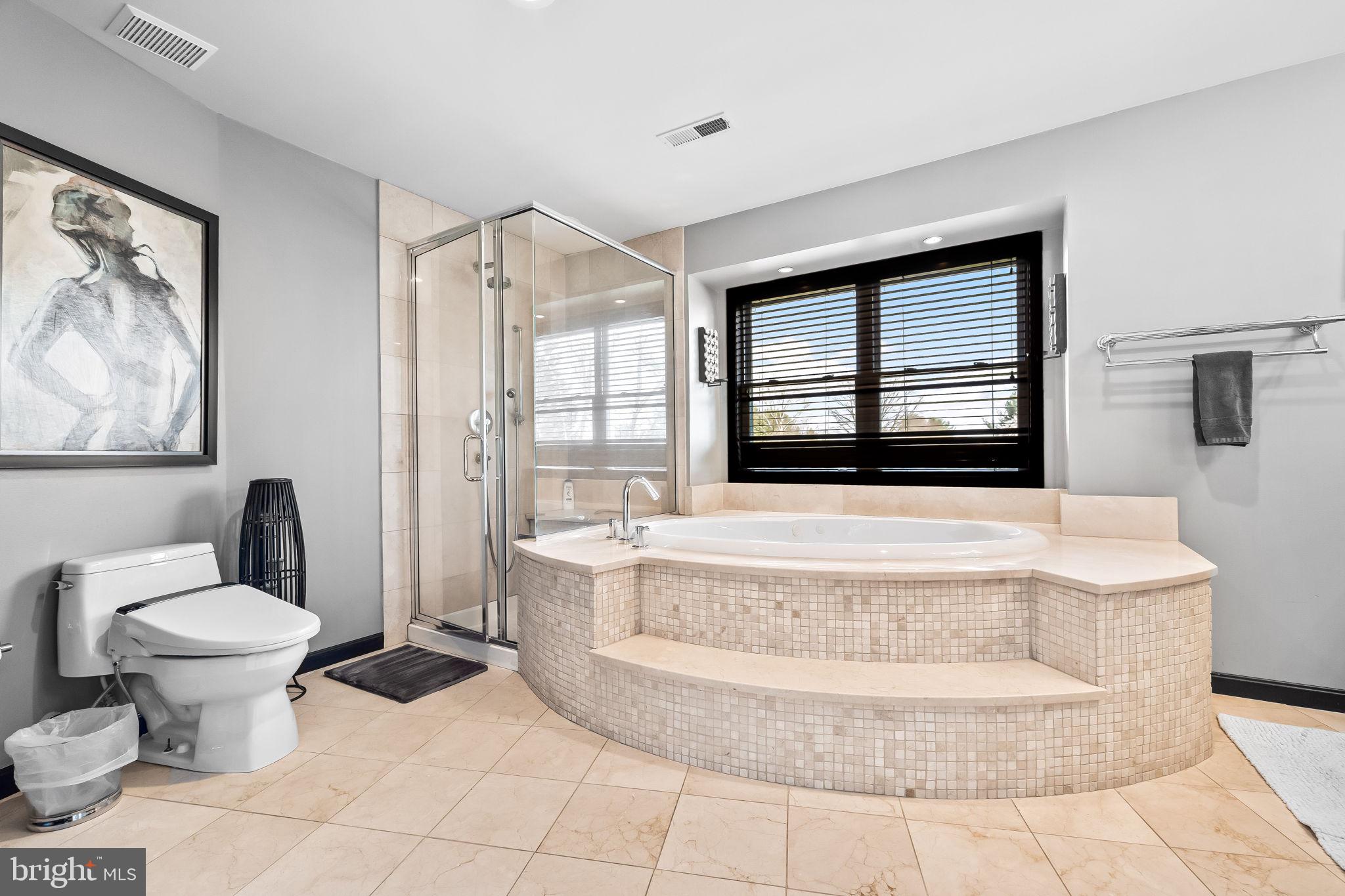 6 Hounds Hollow Ct