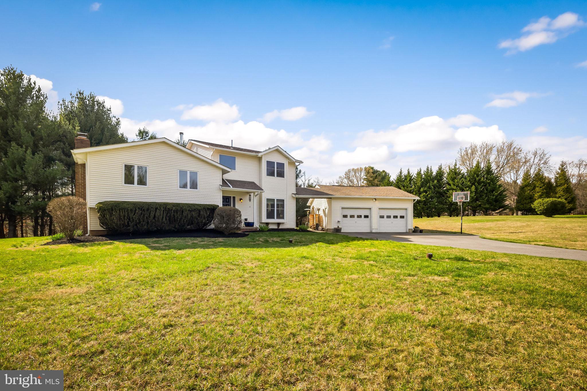 6 Hounds Hollow Ct