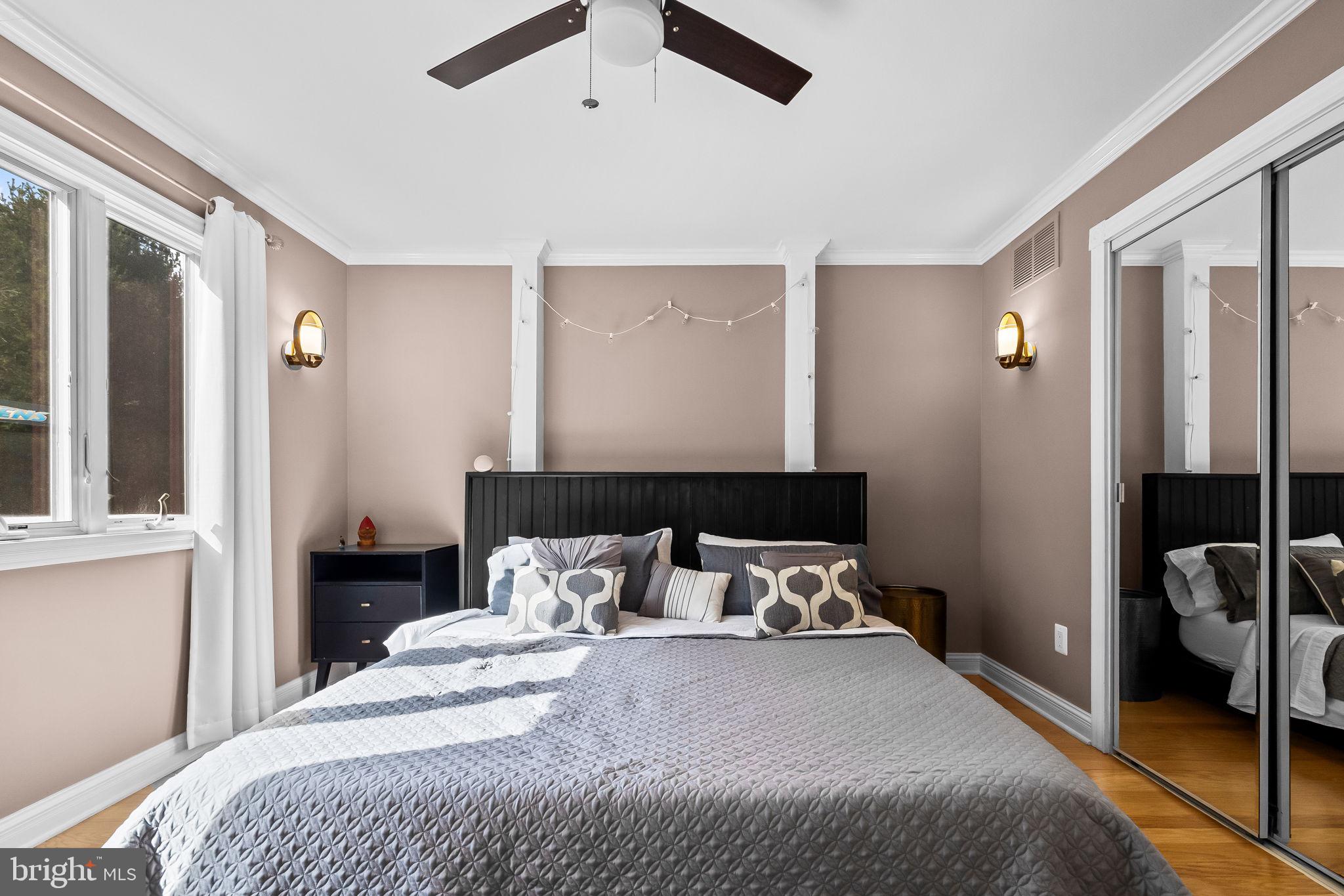 6 Hounds Hollow Ct
