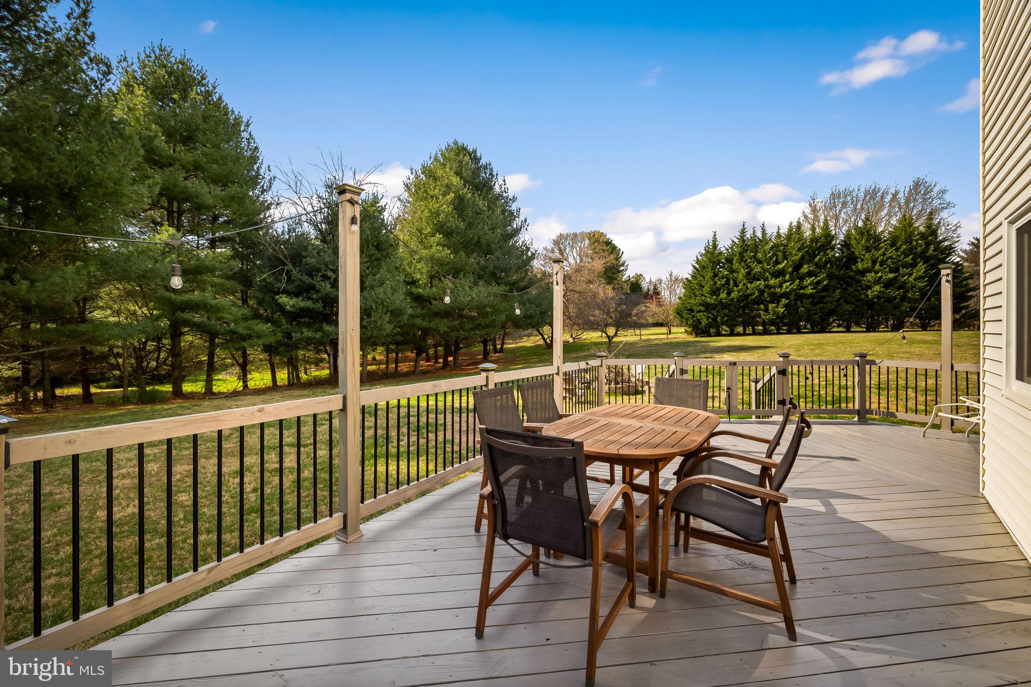 6 Hounds Hollow Ct