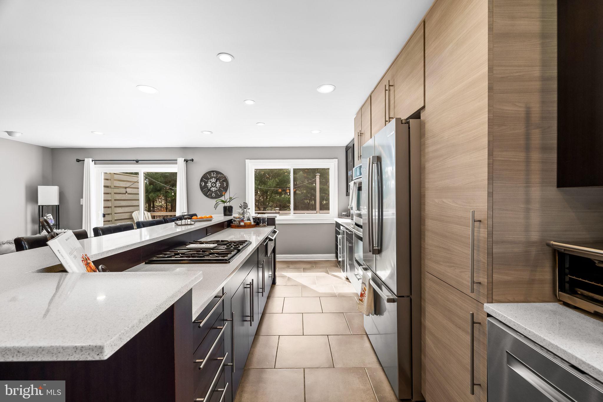 6 Hounds Hollow Ct