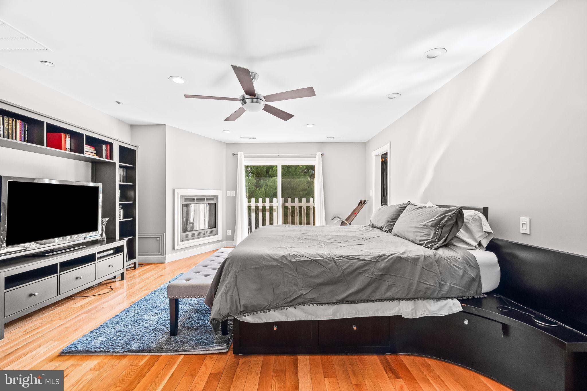 6 Hounds Hollow Ct