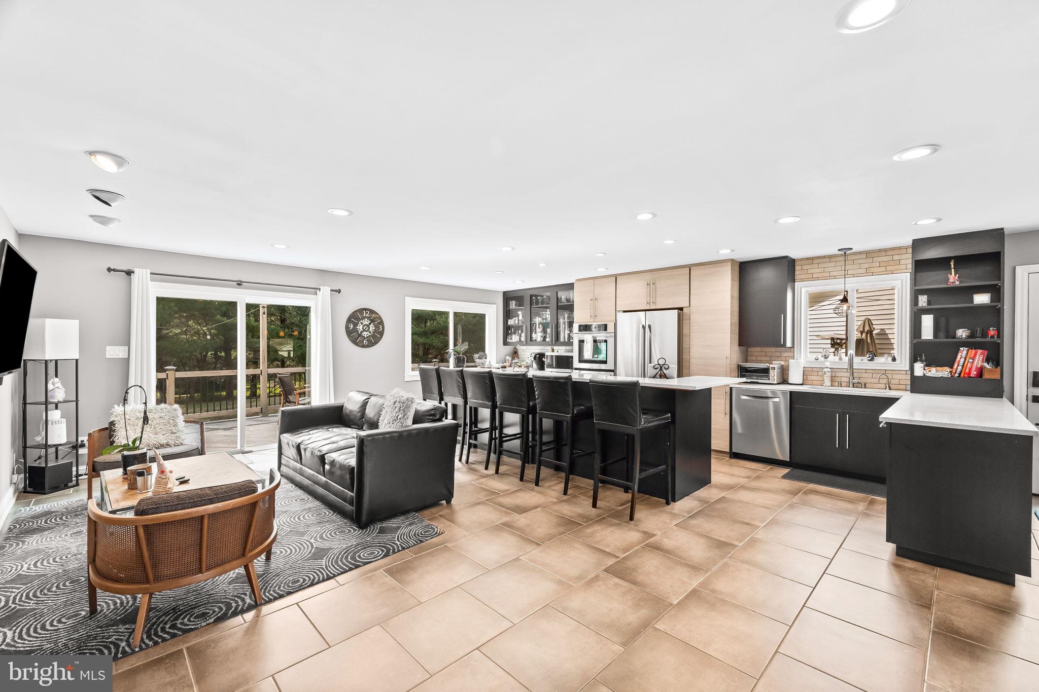 6 Hounds Hollow Ct