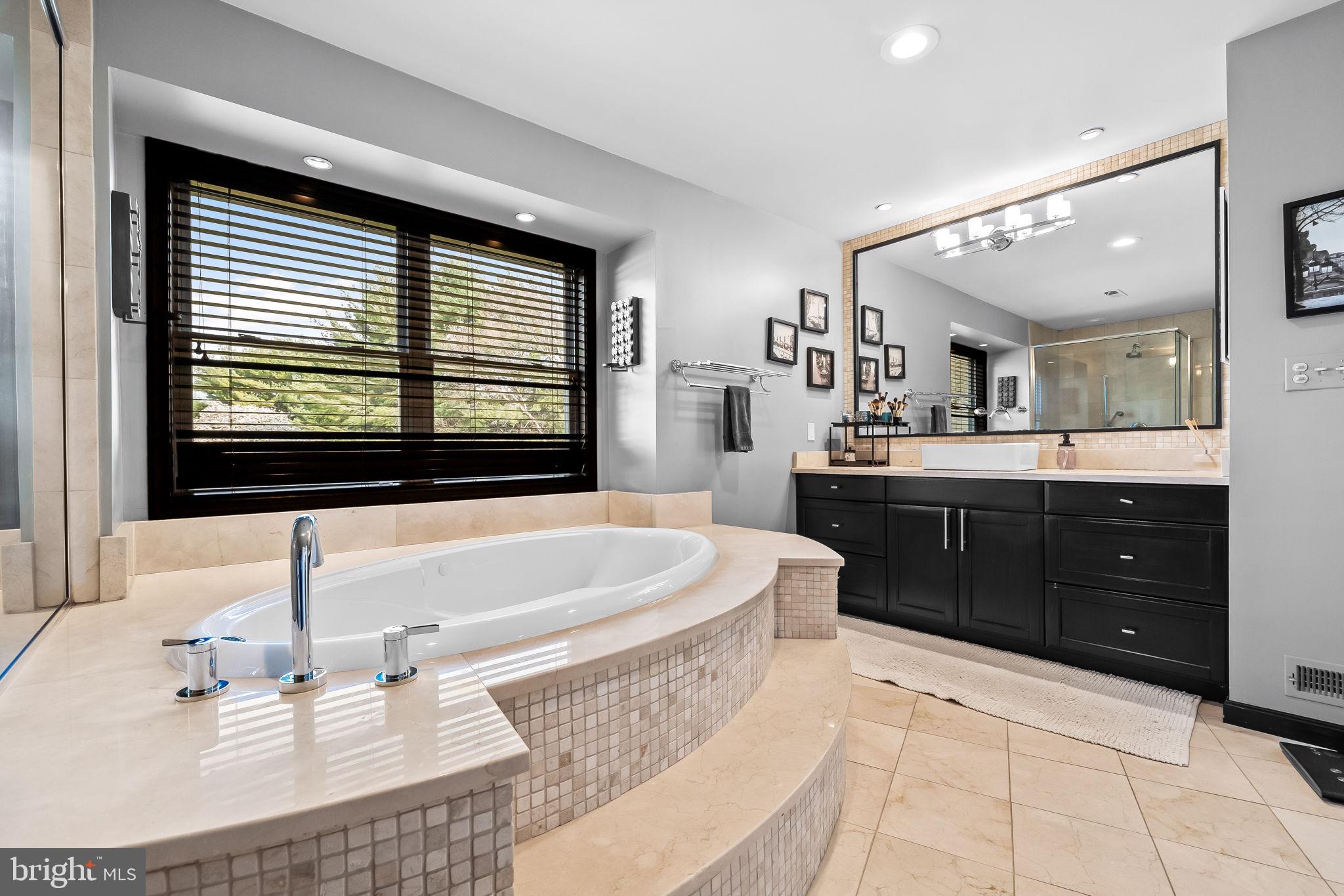 6 Hounds Hollow Ct