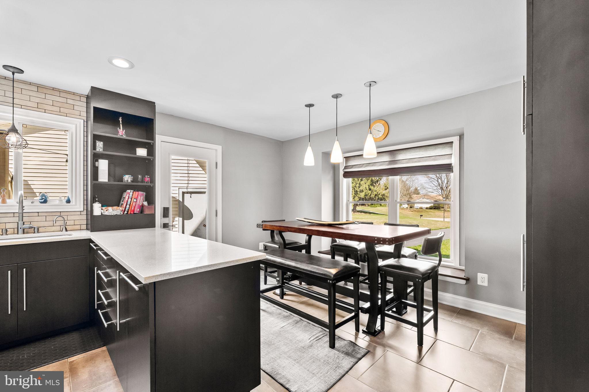 6 Hounds Hollow Ct