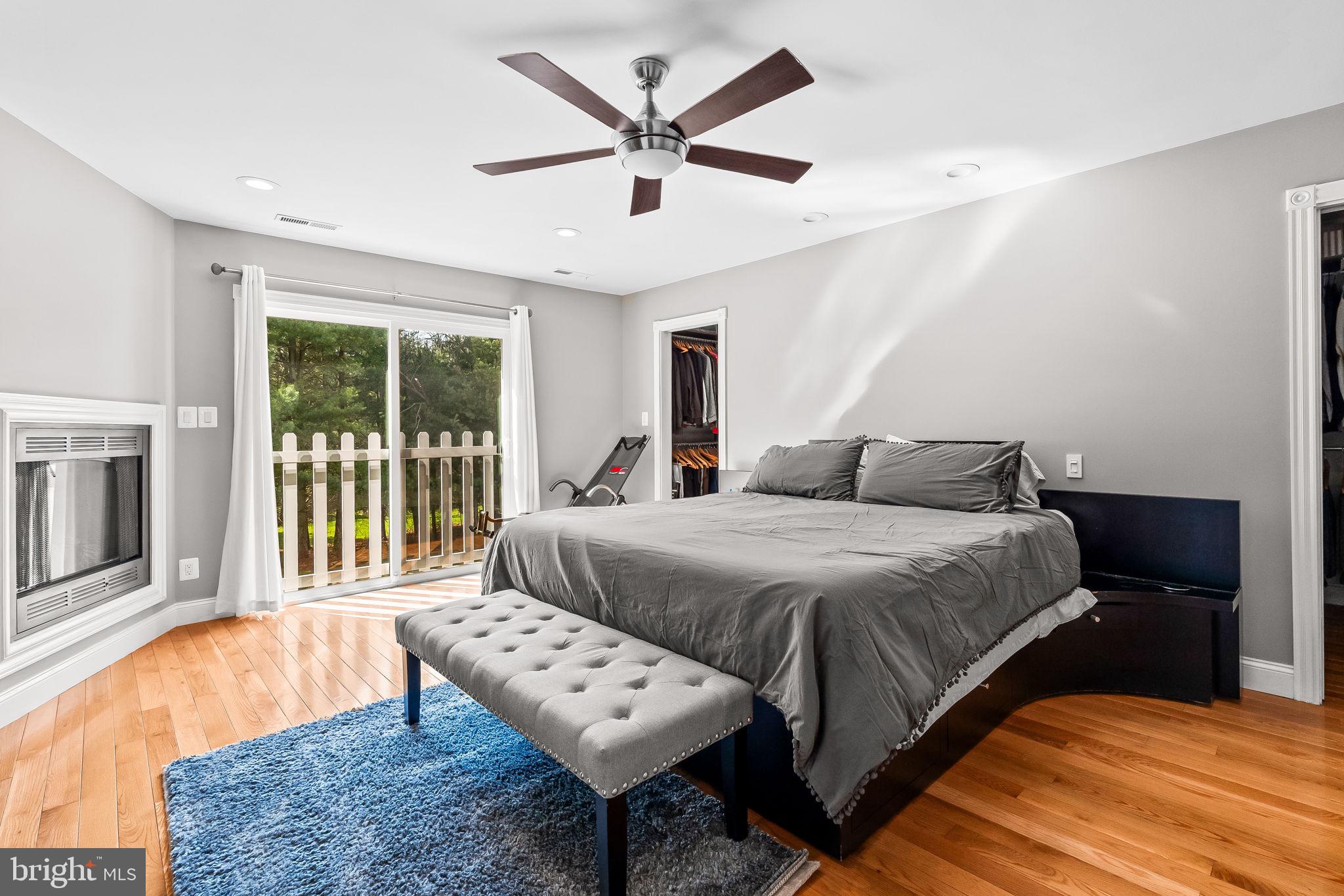 6 Hounds Hollow Ct