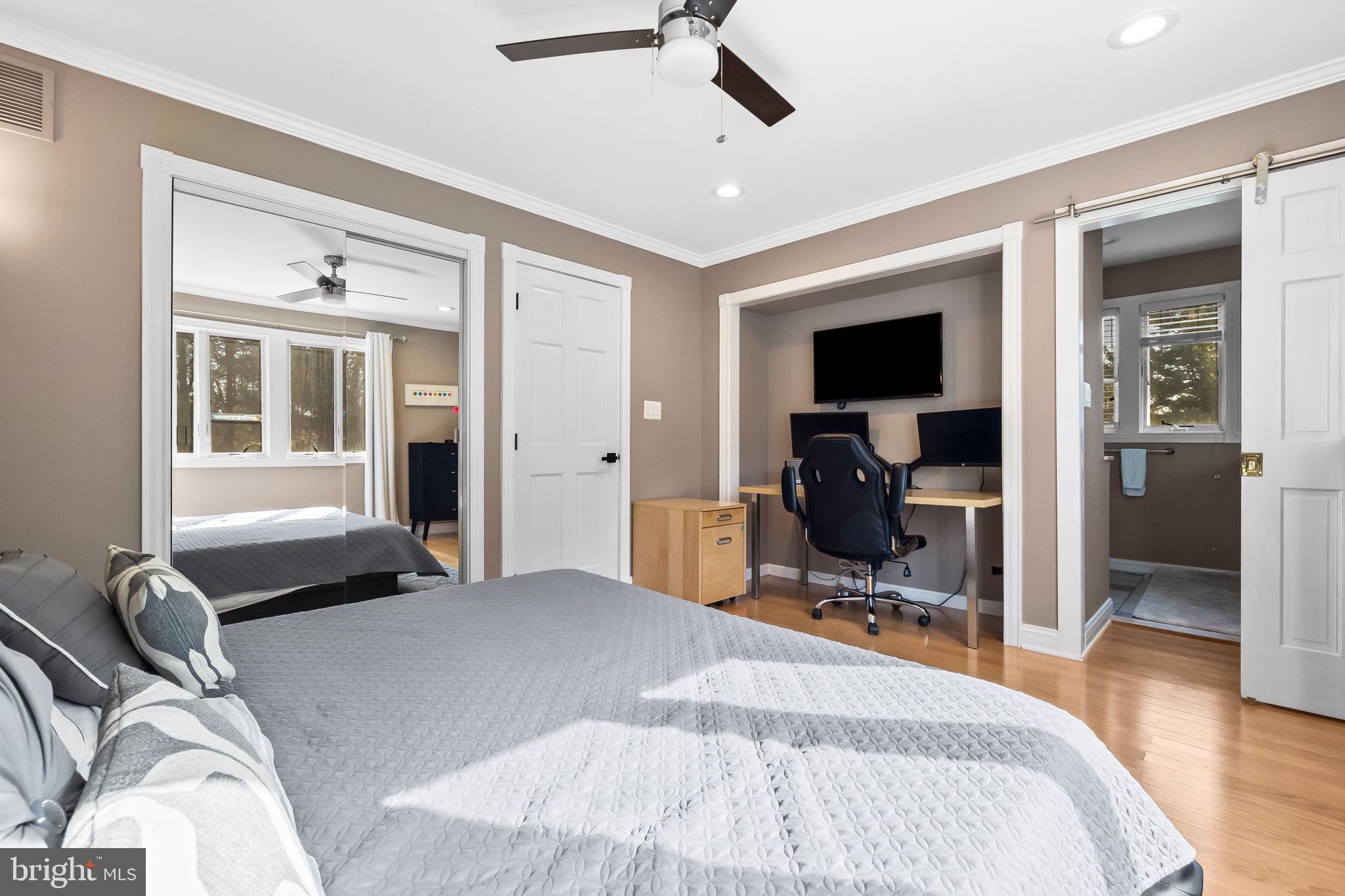 6 Hounds Hollow Ct
