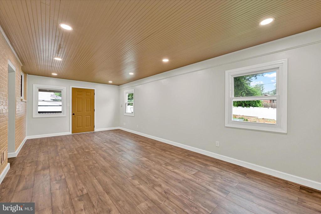 3802 Brenbrook Dr