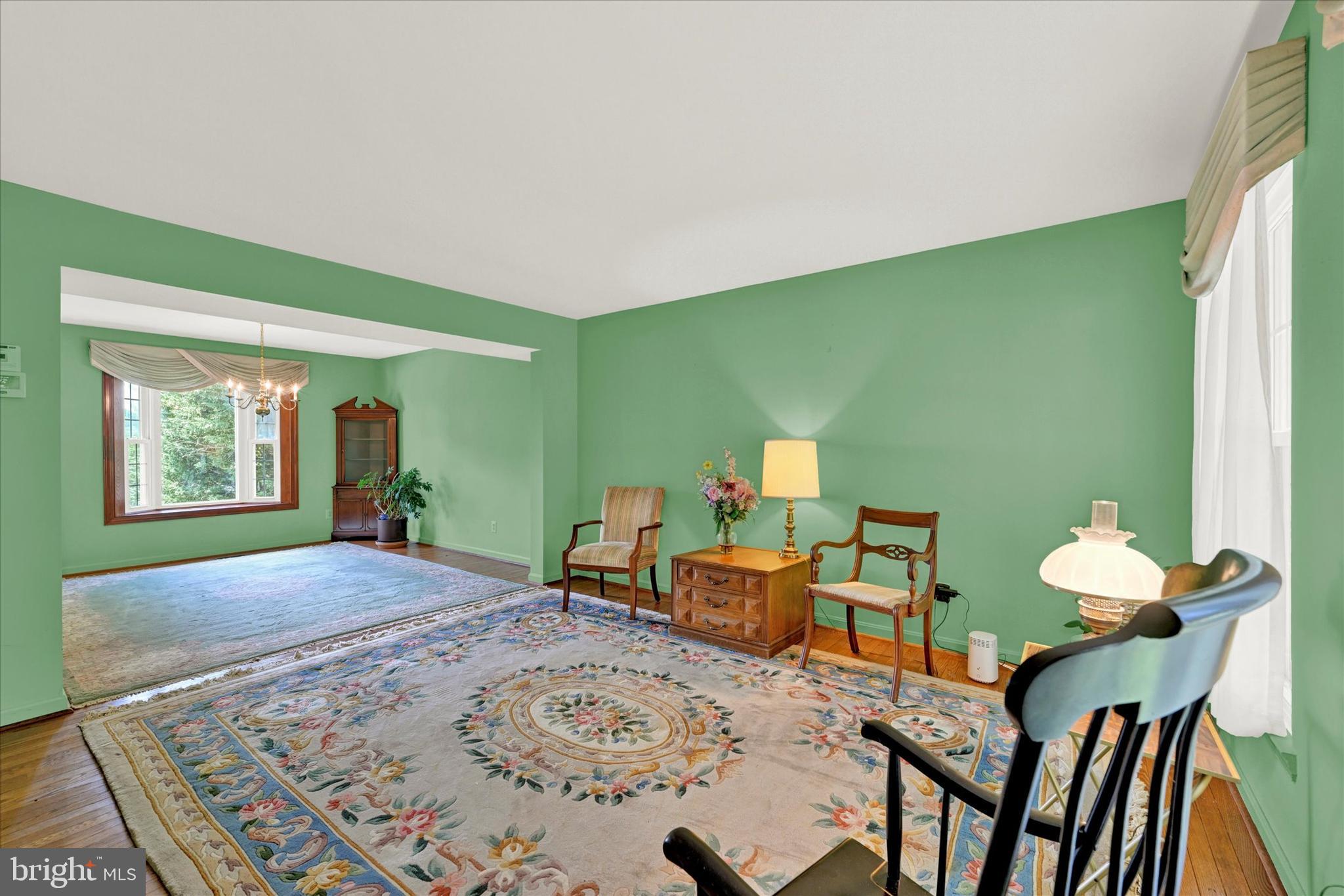 25 Warren Manor Ct