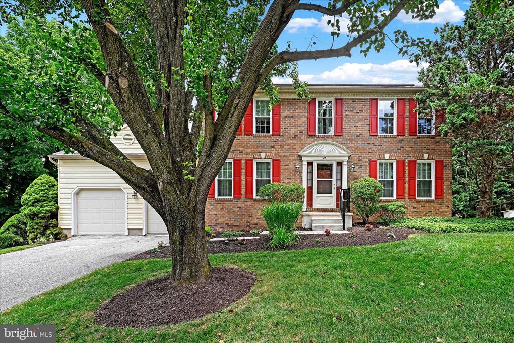 25 Warren Manor Ct