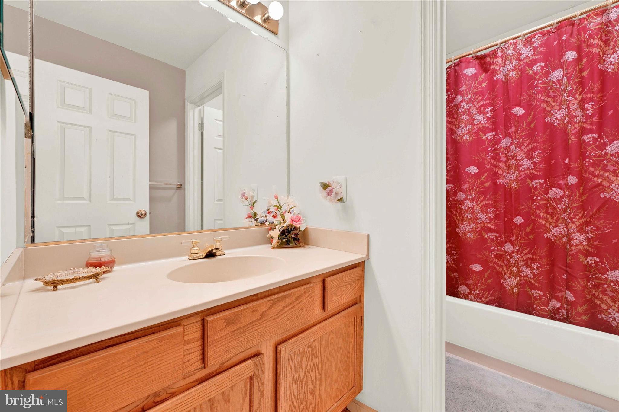 25 Warren Manor Ct