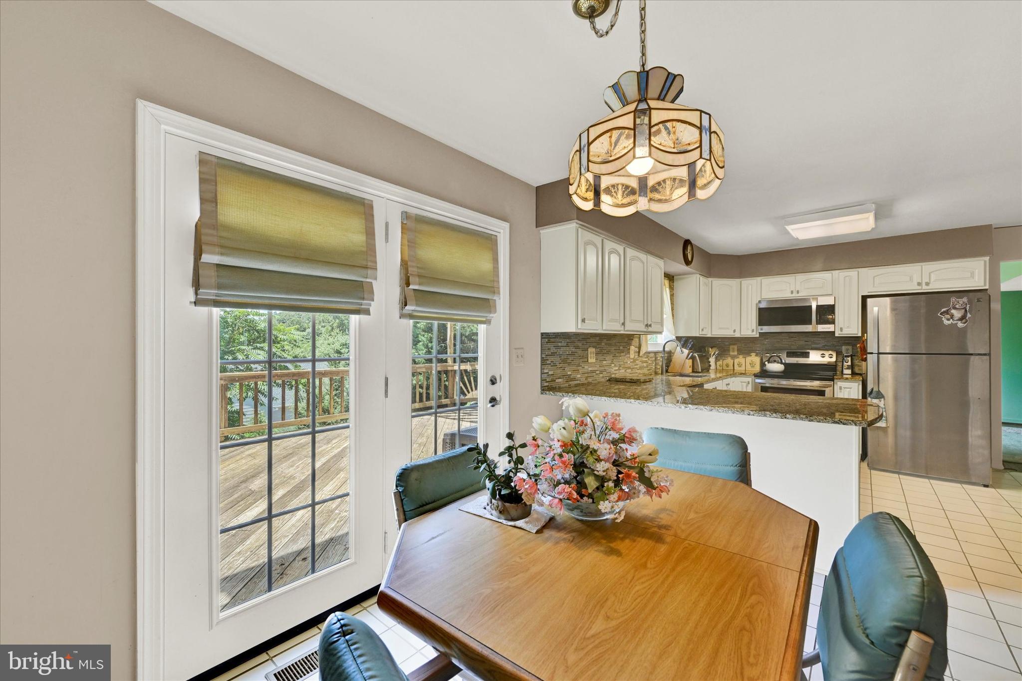 25 Warren Manor Ct