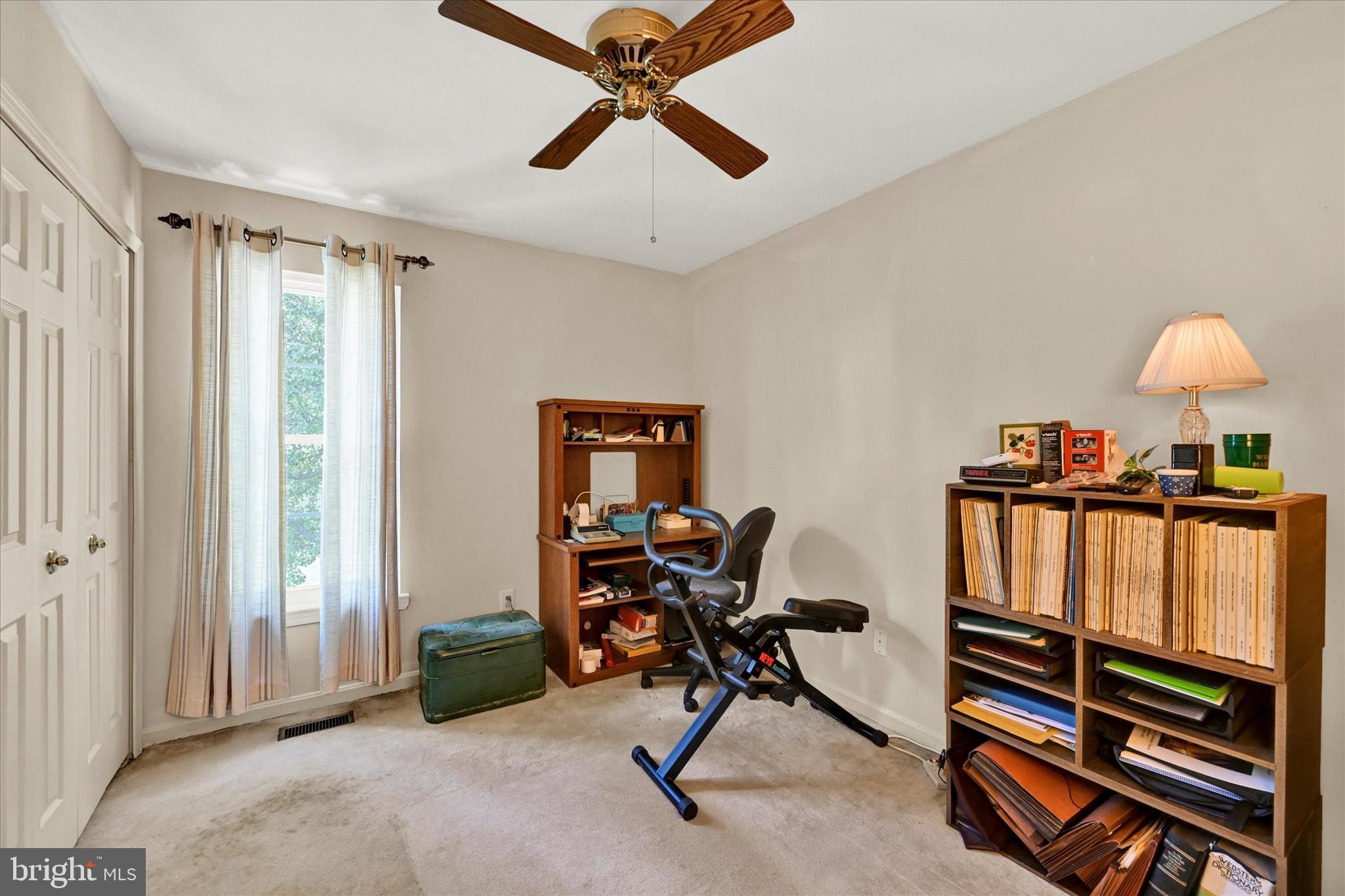 25 Warren Manor Ct