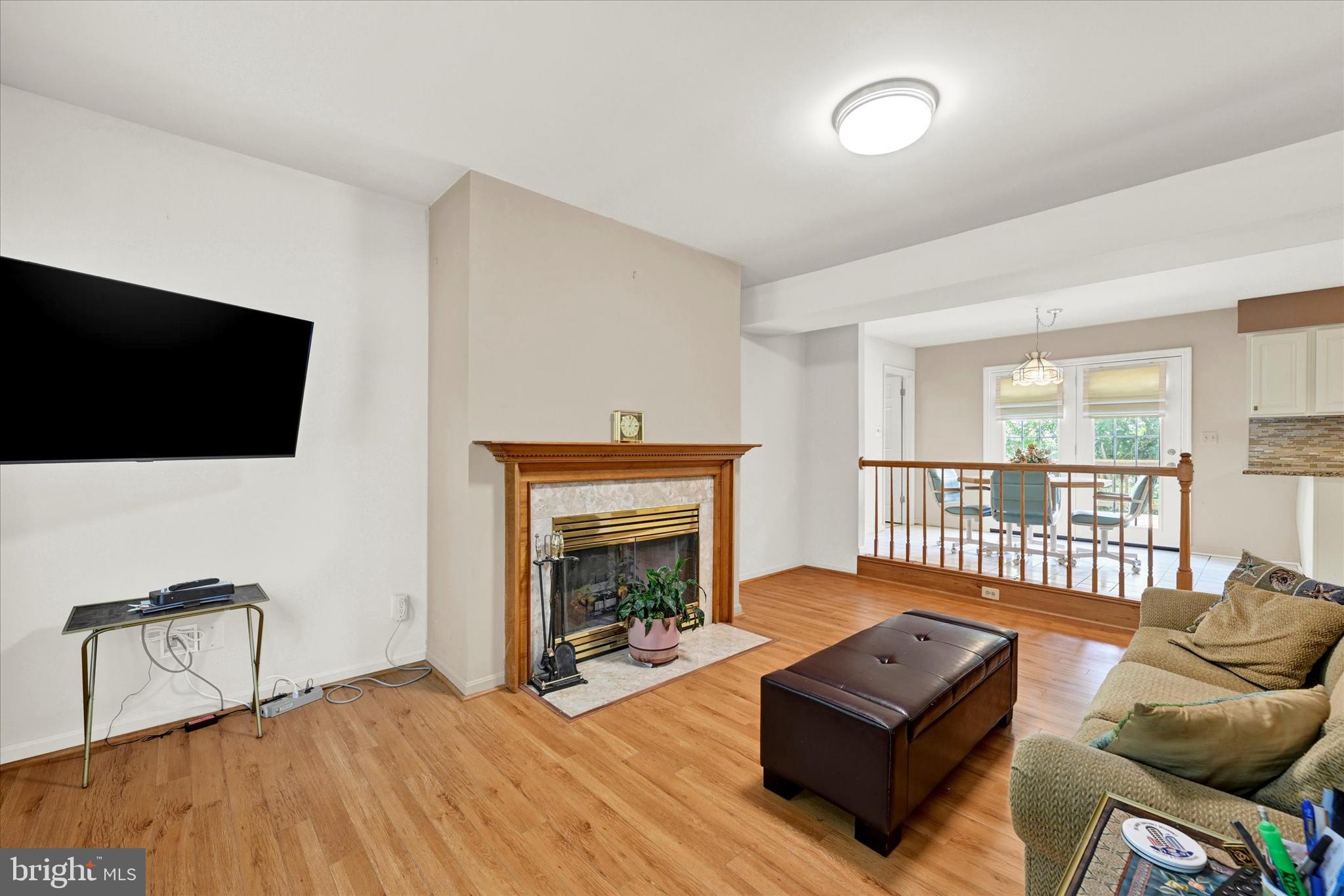 25 Warren Manor Ct
