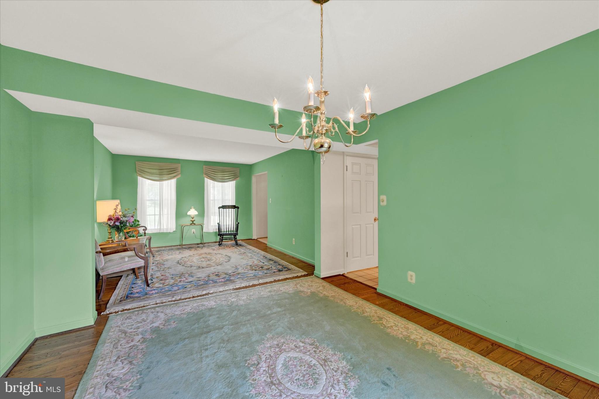 25 Warren Manor Ct
