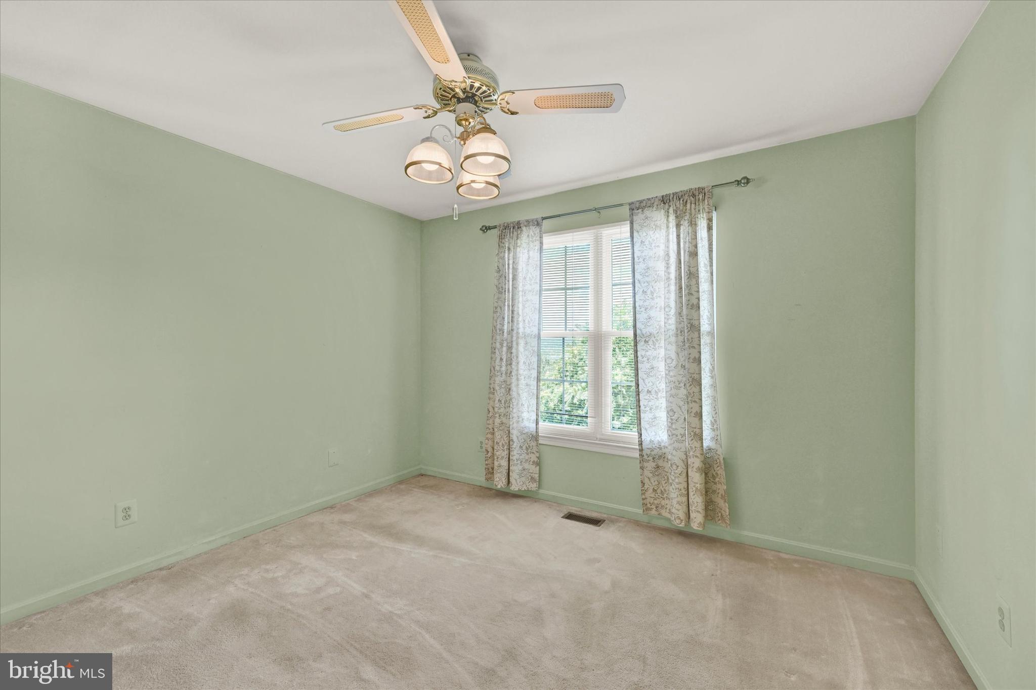 25 Warren Manor Ct
