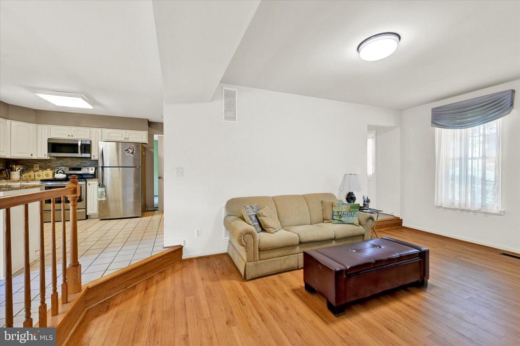 25 Warren Manor Ct