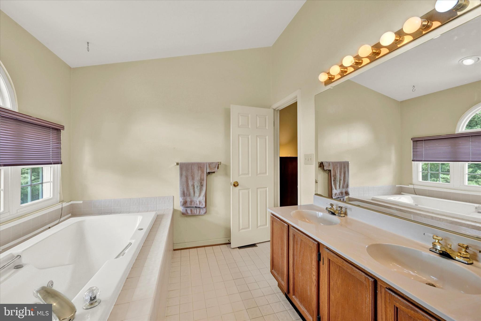 25 Warren Manor Ct