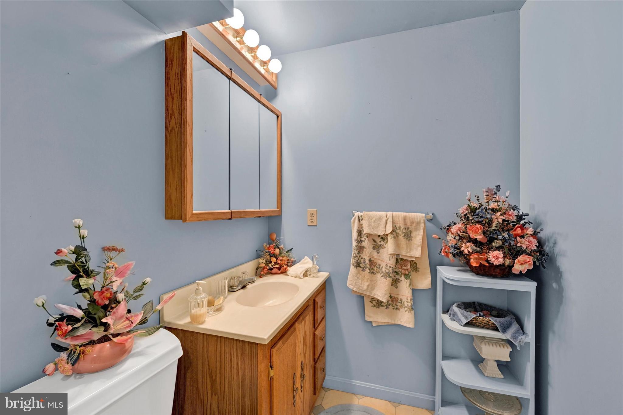 25 Warren Manor Ct