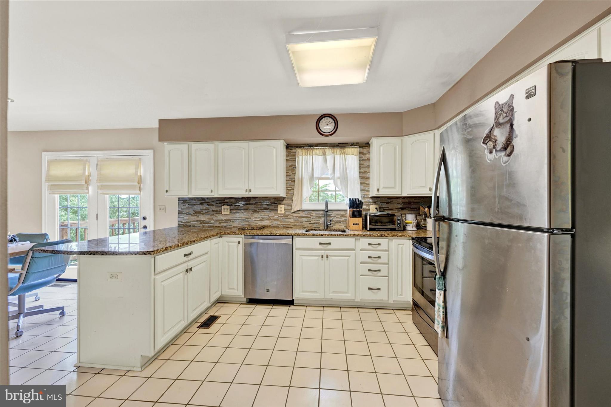 25 Warren Manor Ct