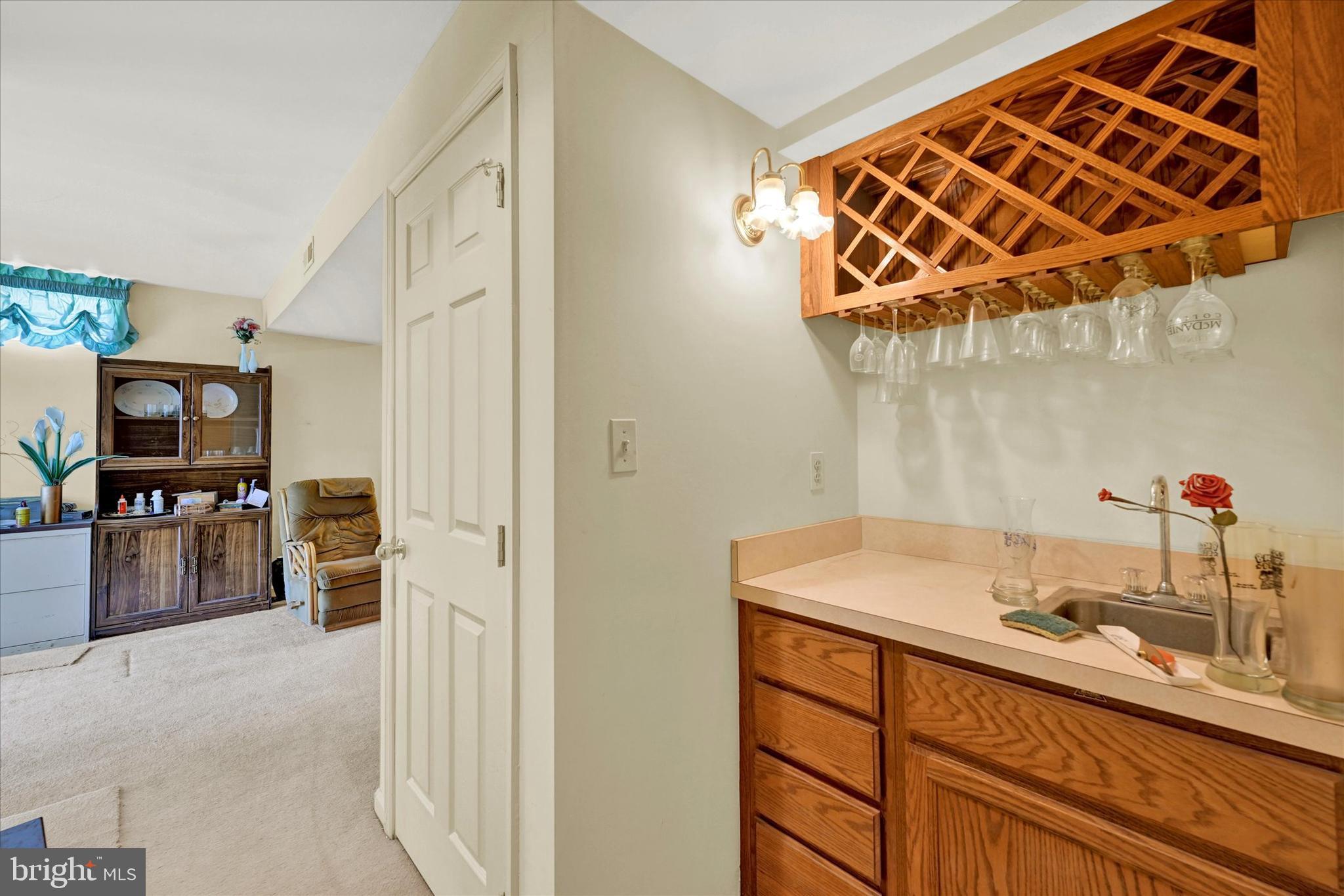 25 Warren Manor Ct