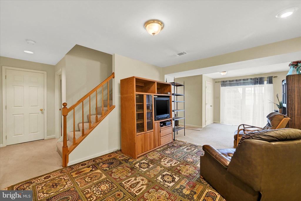 25 Warren Manor Ct