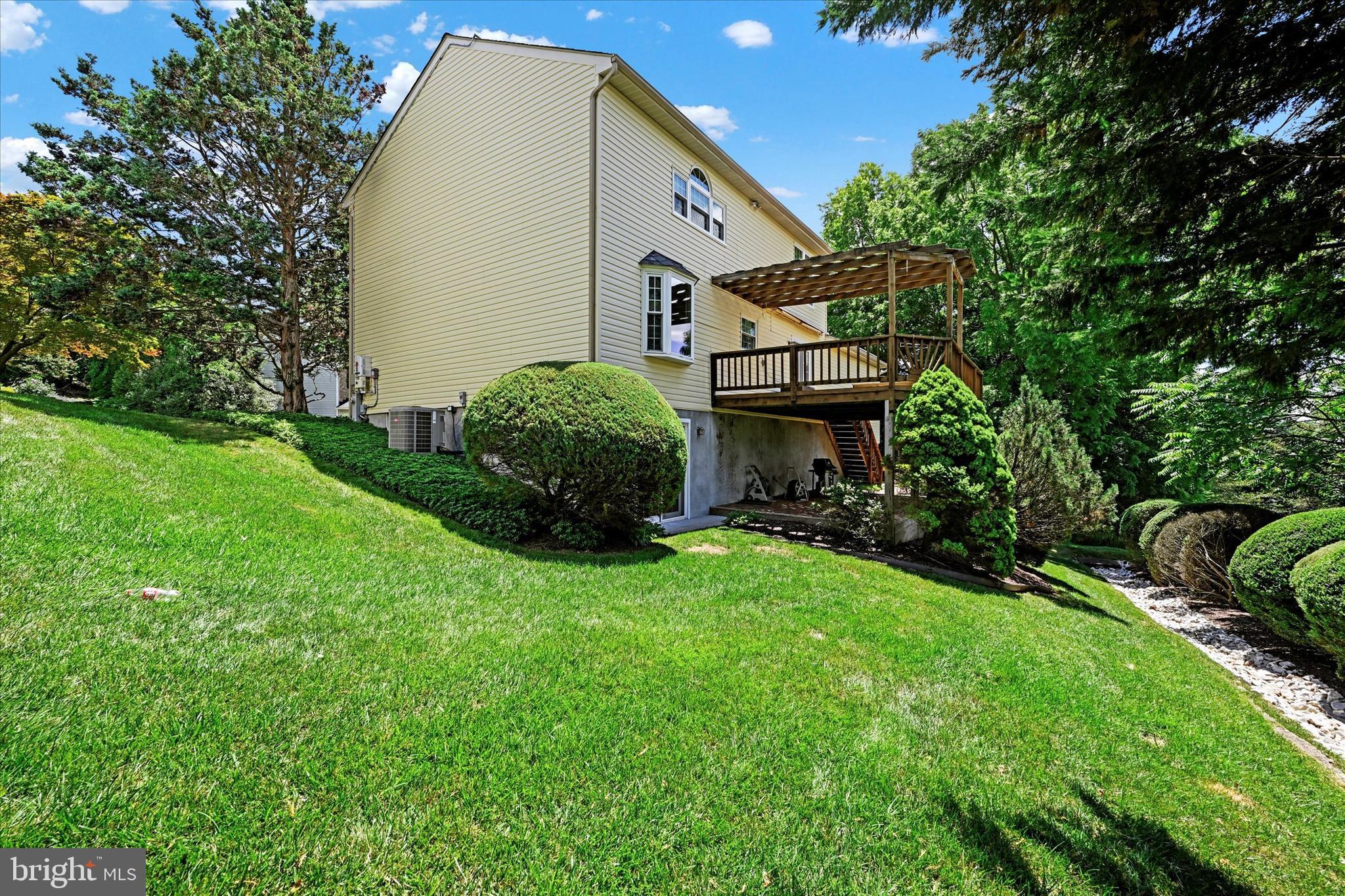 25 Warren Manor Ct