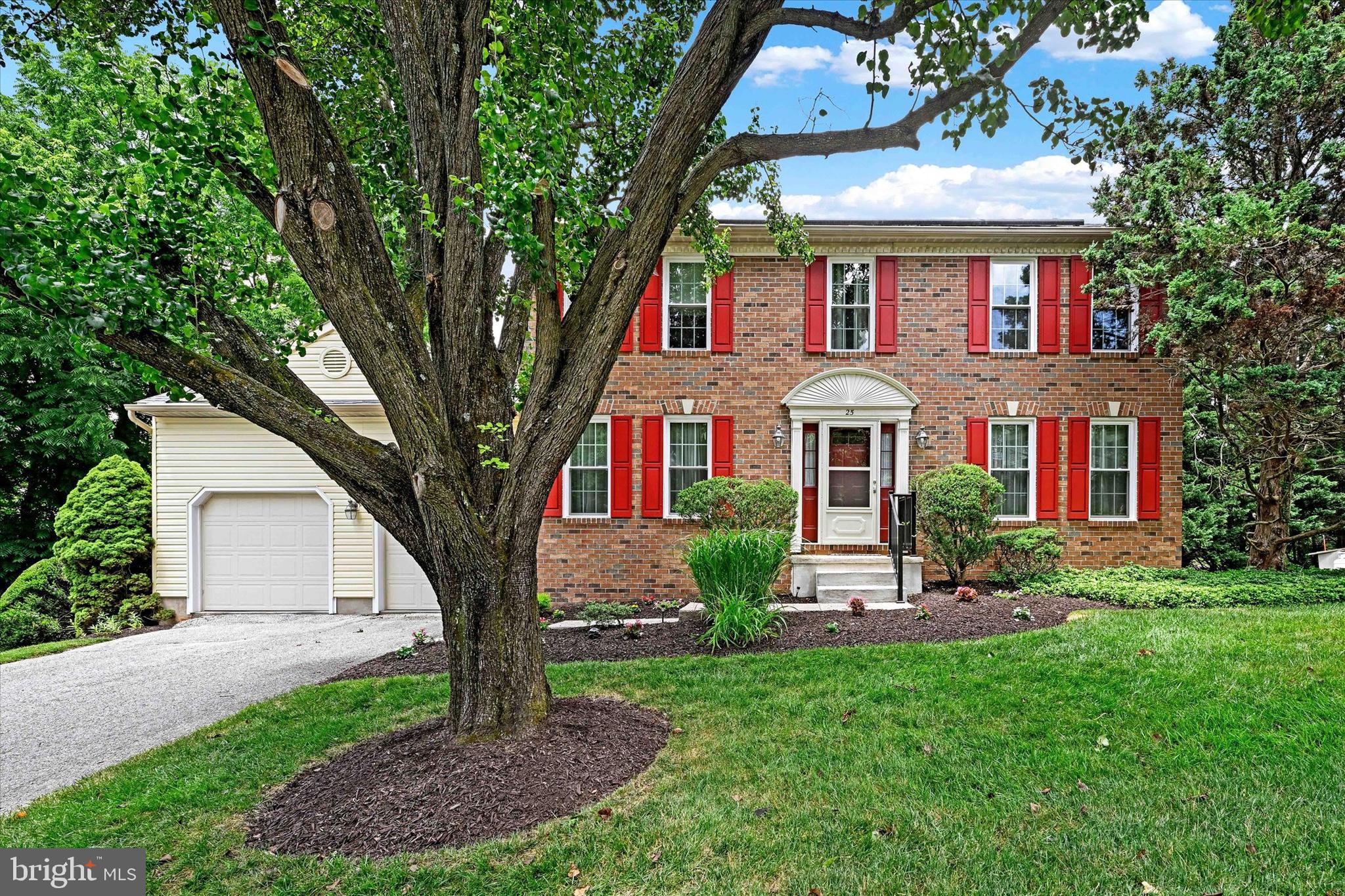 25 Warren Manor Ct